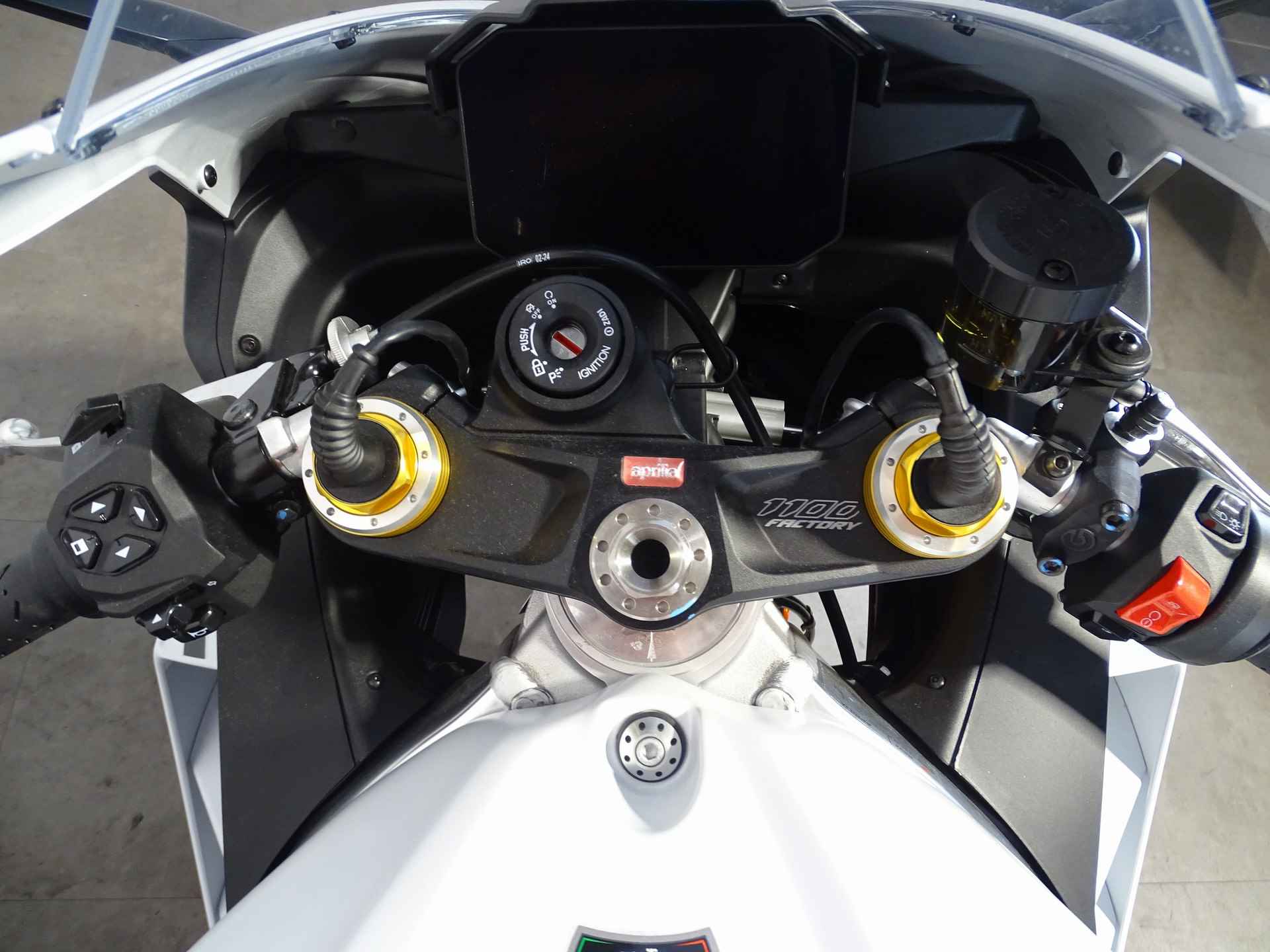 Aprilia RSV 4 1100 FACTORY - 7/9