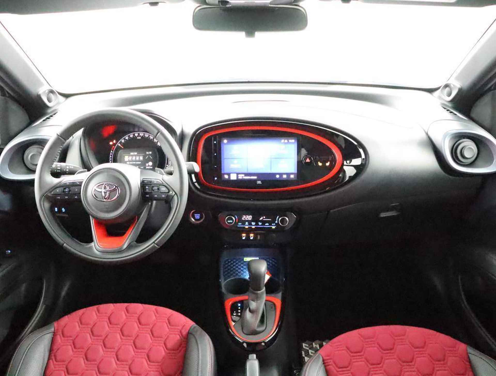 Toyota Aygo X 1.0 VVT-i S-CVT Undercover | Uniek in Nederland! | Undercover by Jun Takahashi | JBL | Keyless | - 4/58