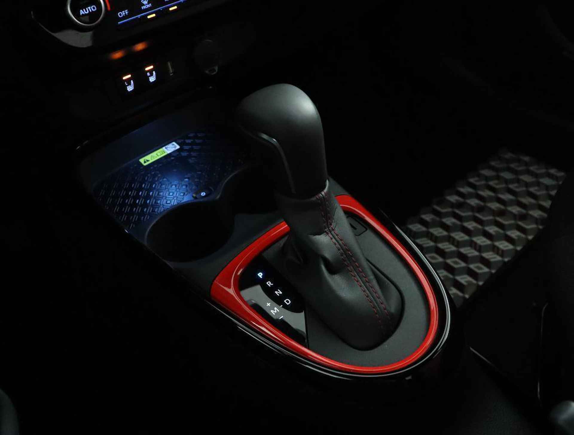 Toyota Aygo X 1.0 VVT-i S-CVT Undercover | Uniek in Nederland! | Undercover by Jun Takahashi | JBL | Keyless | - 24/58