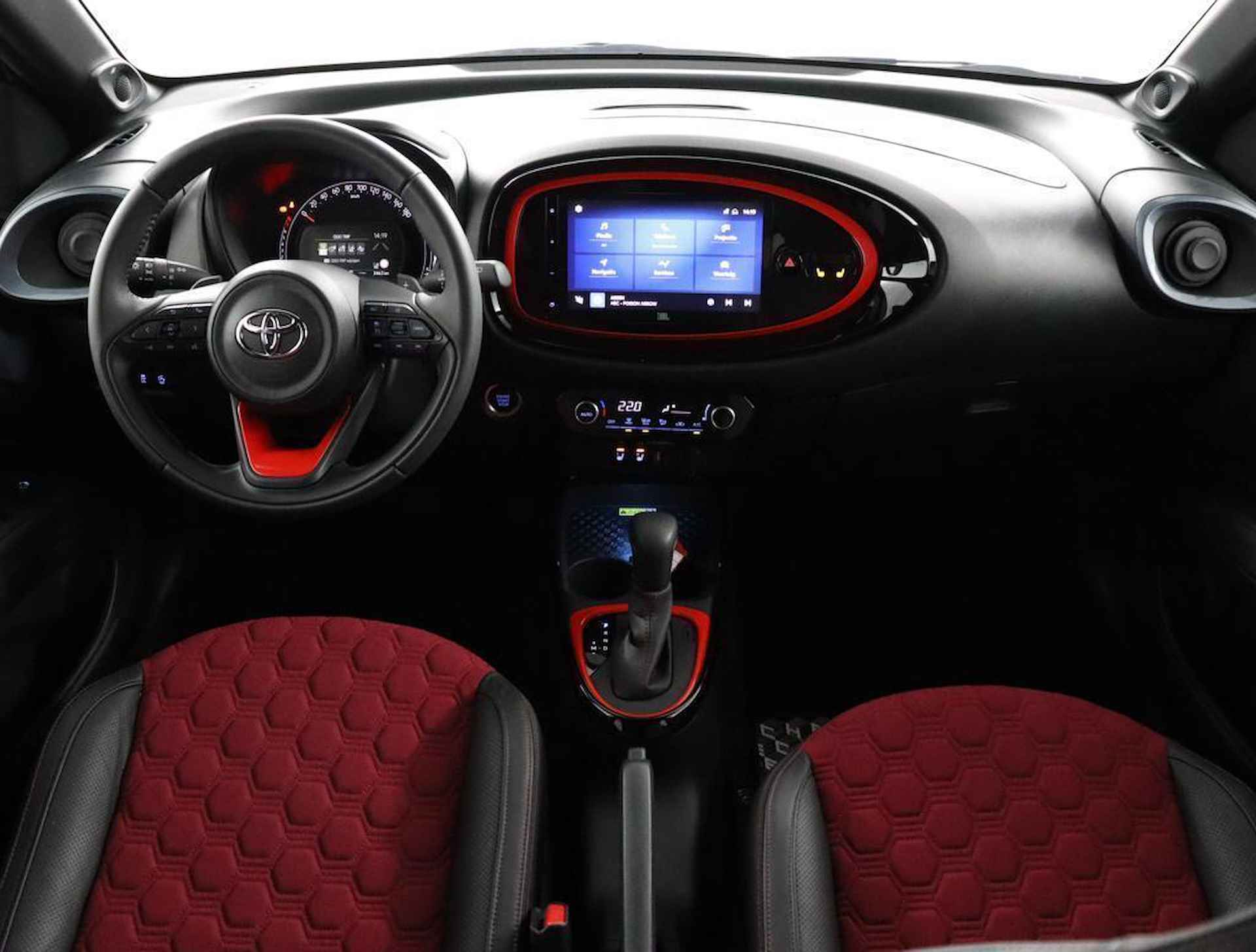 Toyota Aygo X 1.0 VVT-i S-CVT Undercover | Uniek in Nederland! | Undercover by Jun Takahashi | JBL | Keyless | - 52/58