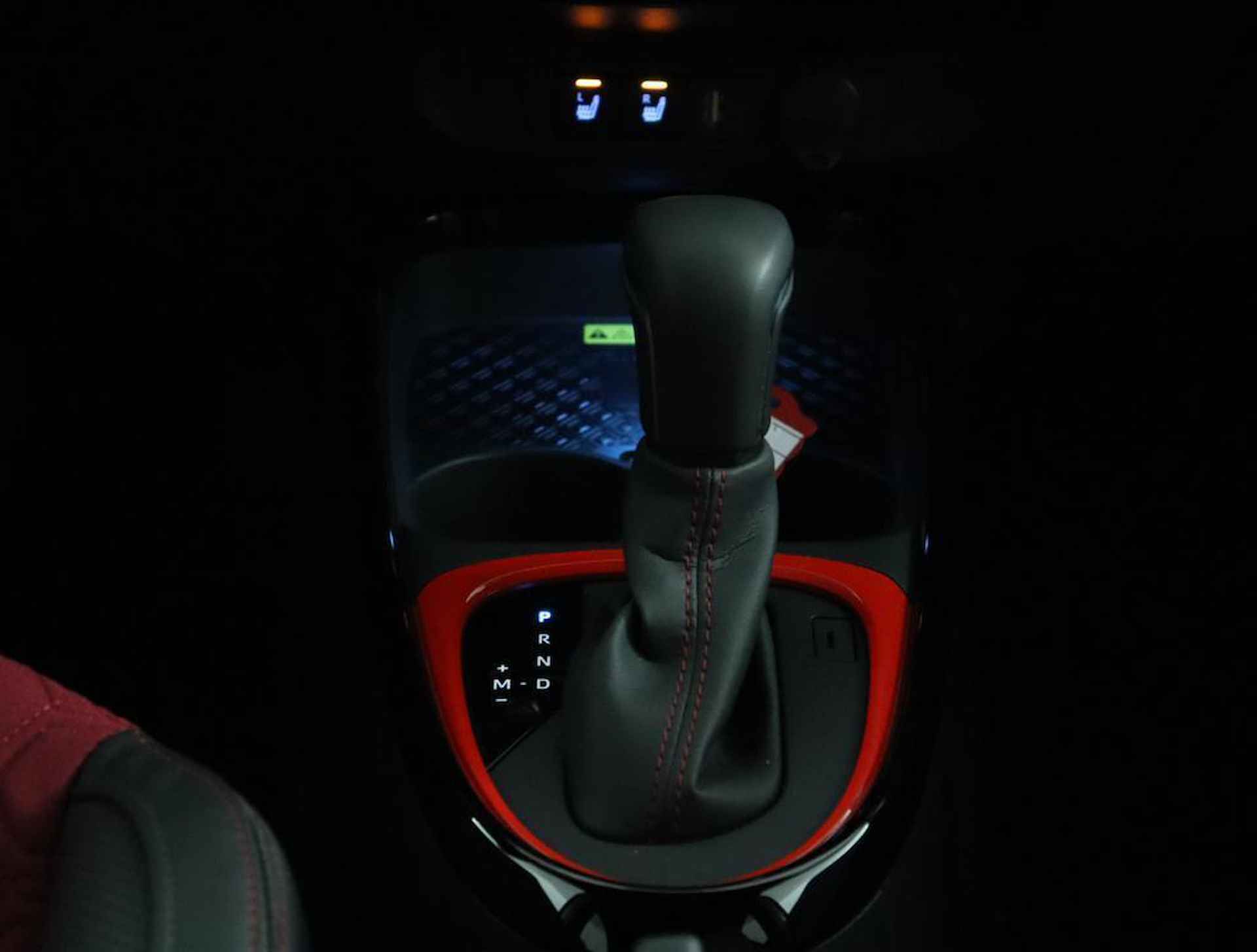 Toyota Aygo X 1.0 VVT-i S-CVT Undercover | Uniek in Nederland! | Undercover by Jun Takahashi | JBL | Keyless | - 54/58