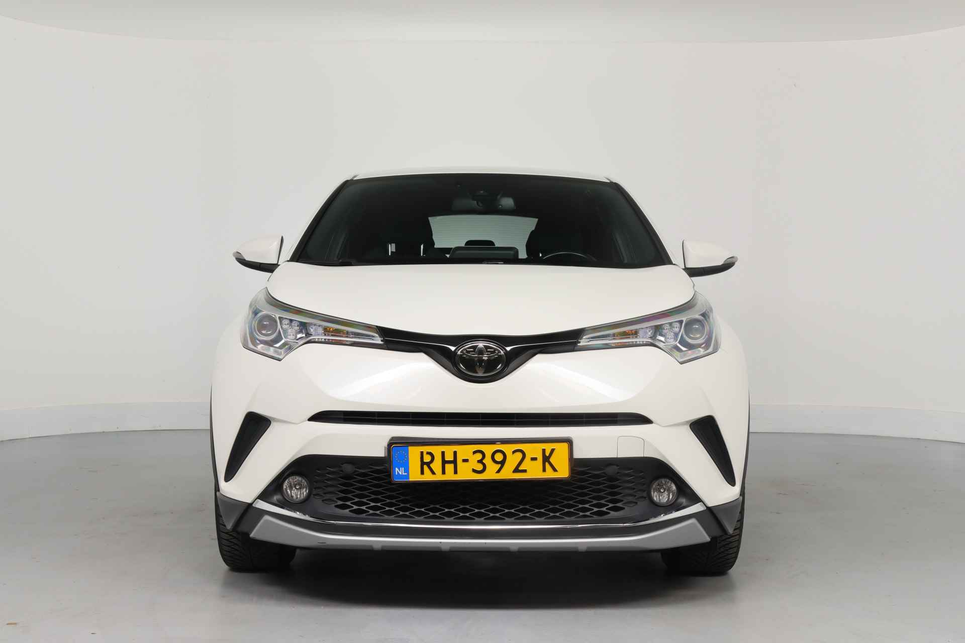 Toyota C-HR 1.2 Dynamic | Dealer Onderhouden! | 1e Eigenaar! | Trekhaak | Sport-Pakket | Navi | Camera | Cruise Adaptive | LED | Stoelverwar - 2/31