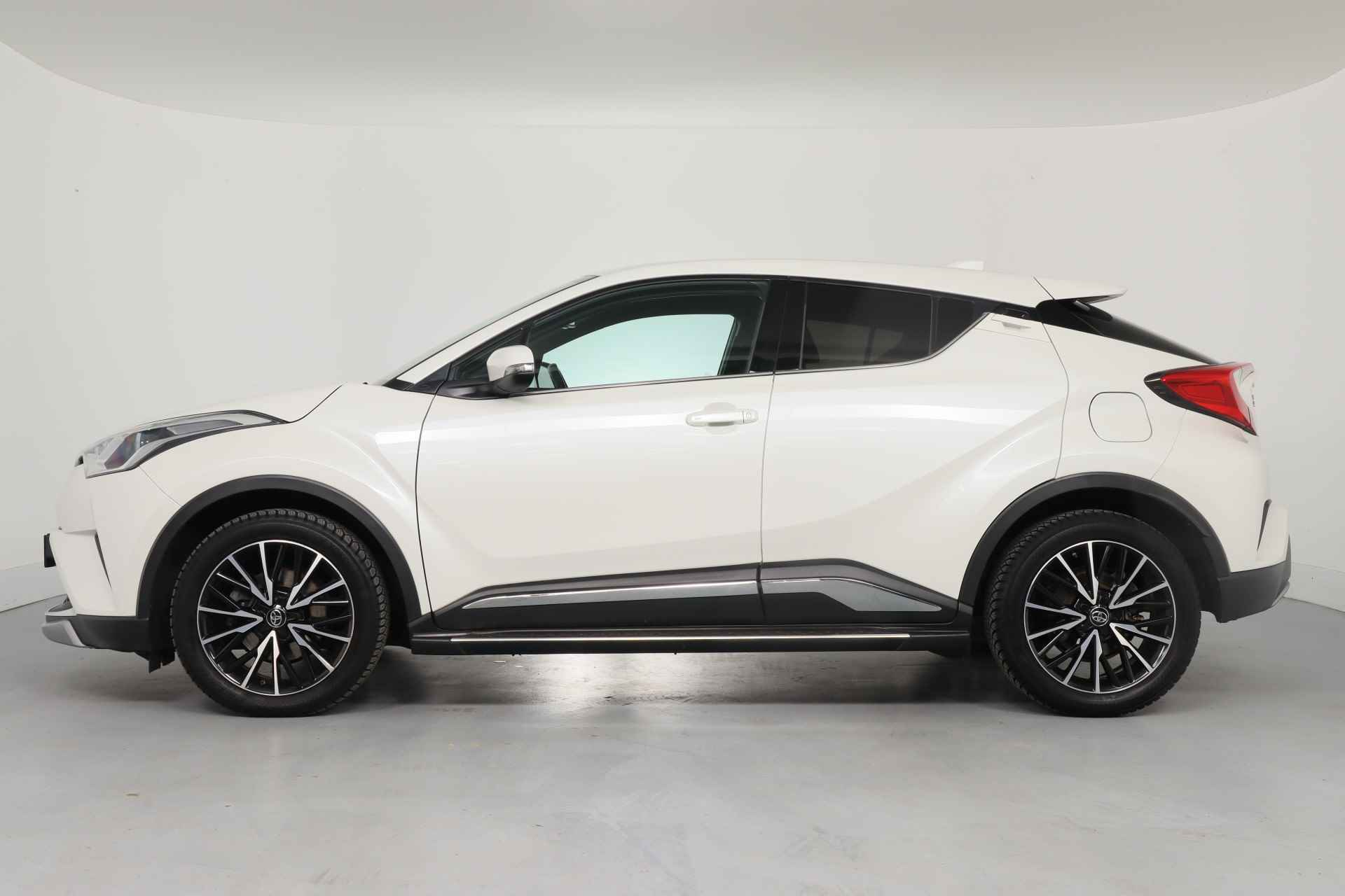 Toyota C-HR 1.2 Dynamic | Dealer Onderhouden! | 1e Eigenaar! | Trekhaak | Sport-Pakket | Navi | Camera | Cruise Adaptive | LED | Stoelverwar - 4/31