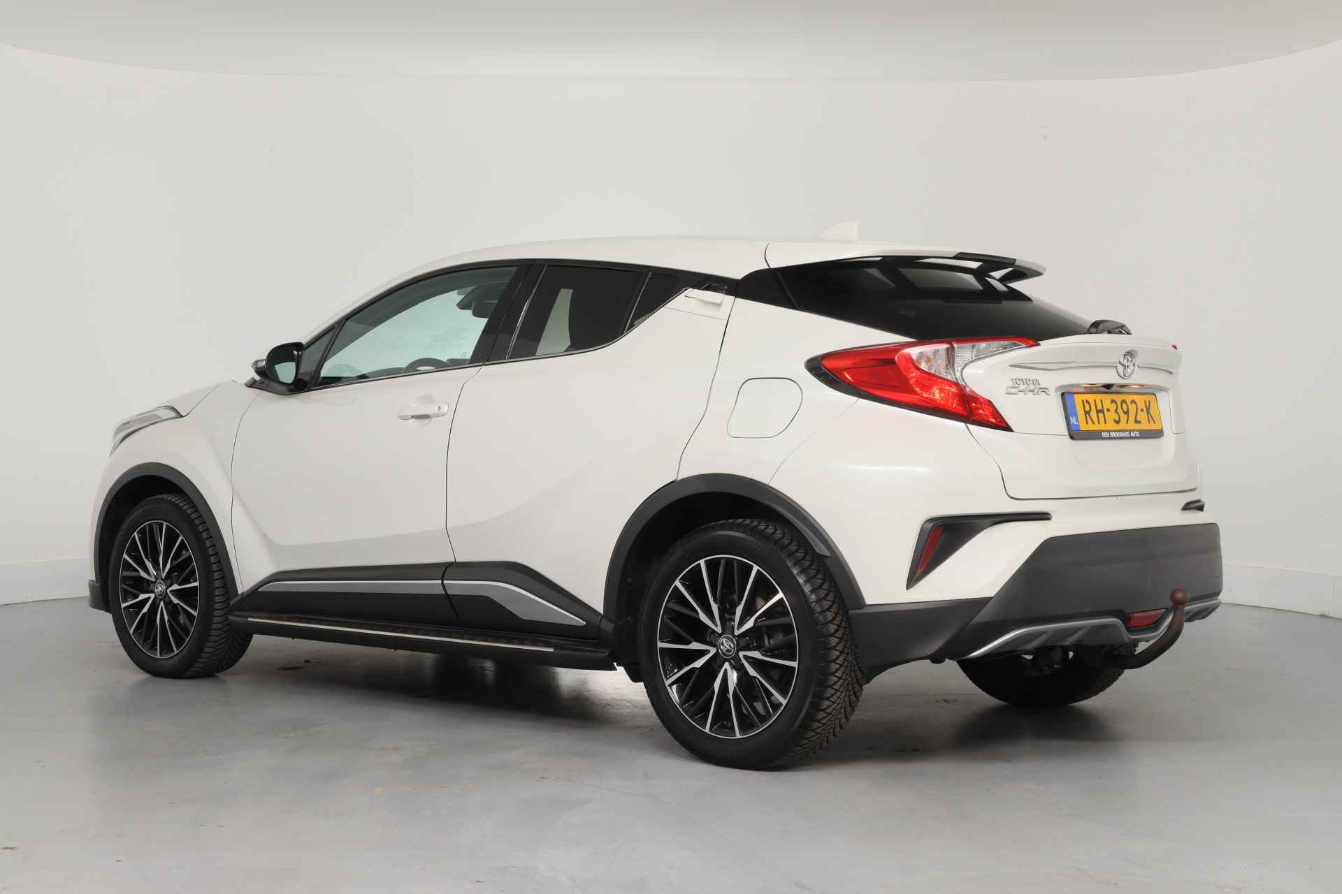 Toyota C-HR 1.2 Dynamic | Dealer Onderhouden! | 1e Eigenaar! | Trekhaak | Sport-Pakket | Navi | Camera | Cruise Adaptive | LED | Stoelverwar - 5/31