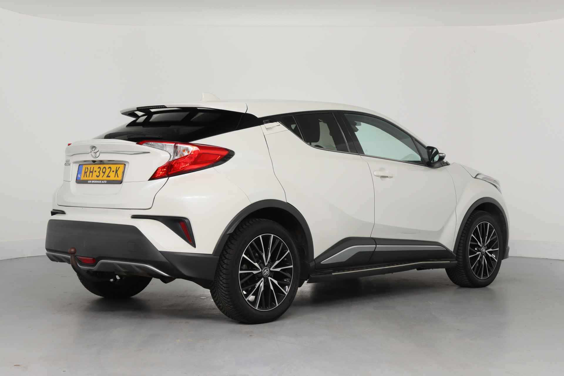 Toyota C-HR 1.2 Dynamic | Dealer Onderhouden! | 1e Eigenaar! | Trekhaak | Sport-Pakket | Navi | Camera | Cruise Adaptive | LED | Stoelverwar - 3/31