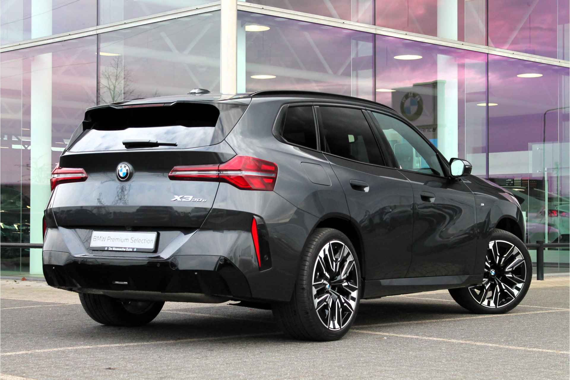 BMW X3 xDrive30e High Executive M Sport Automaat / Panoramadak / Trekhaak / Sportstoelen / Stoelventilatie / Parking Assistant Professional / Adaptieve LED / Comfort Access - 4/28