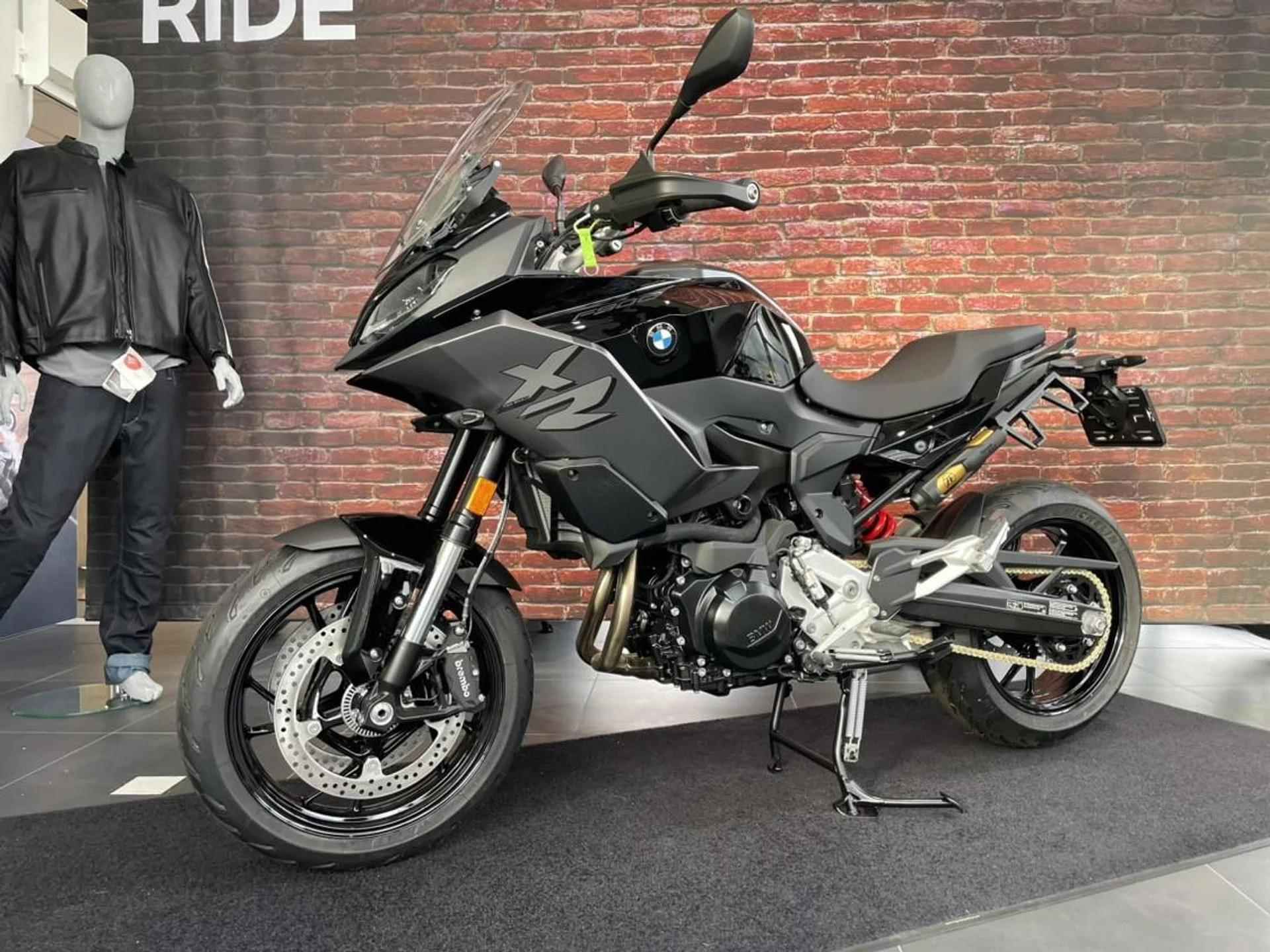 BMW F 900 XR Triple Black - 2/4