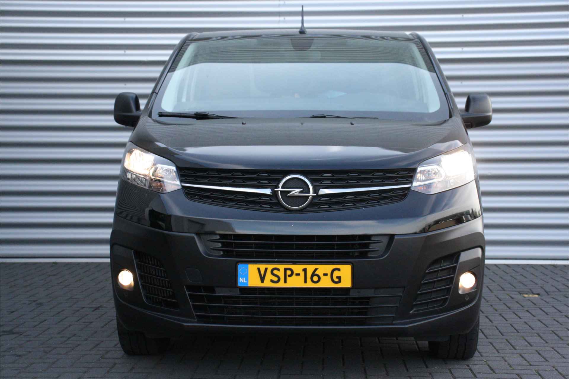 Opel Vivaro 2.0 CDTI 180PK L3H1 INNOVATION AUTOMAAT / NAVI / AIRCO / LED / PDC / WINTERPAKKET / BLUETOOTH / CRUISECONTROL / NIEUWSTAAT !! - 5/31