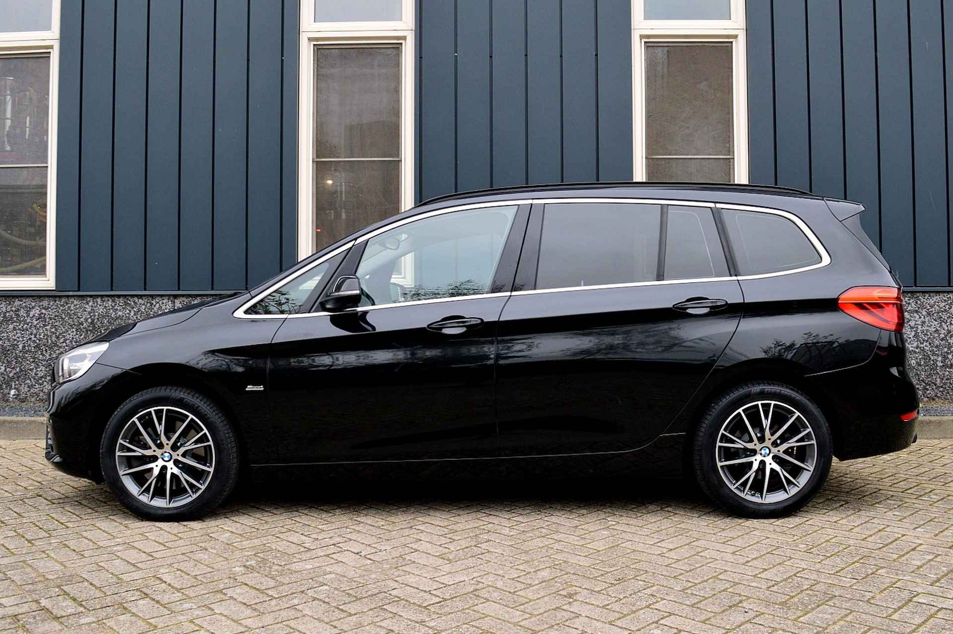 BMW 2 Serie Gran Tourer 220i Sport 7persoons. Rijklaarprijs-Garantie Navigatie Sport Interieur Led Camera Trekhaak - 2/31