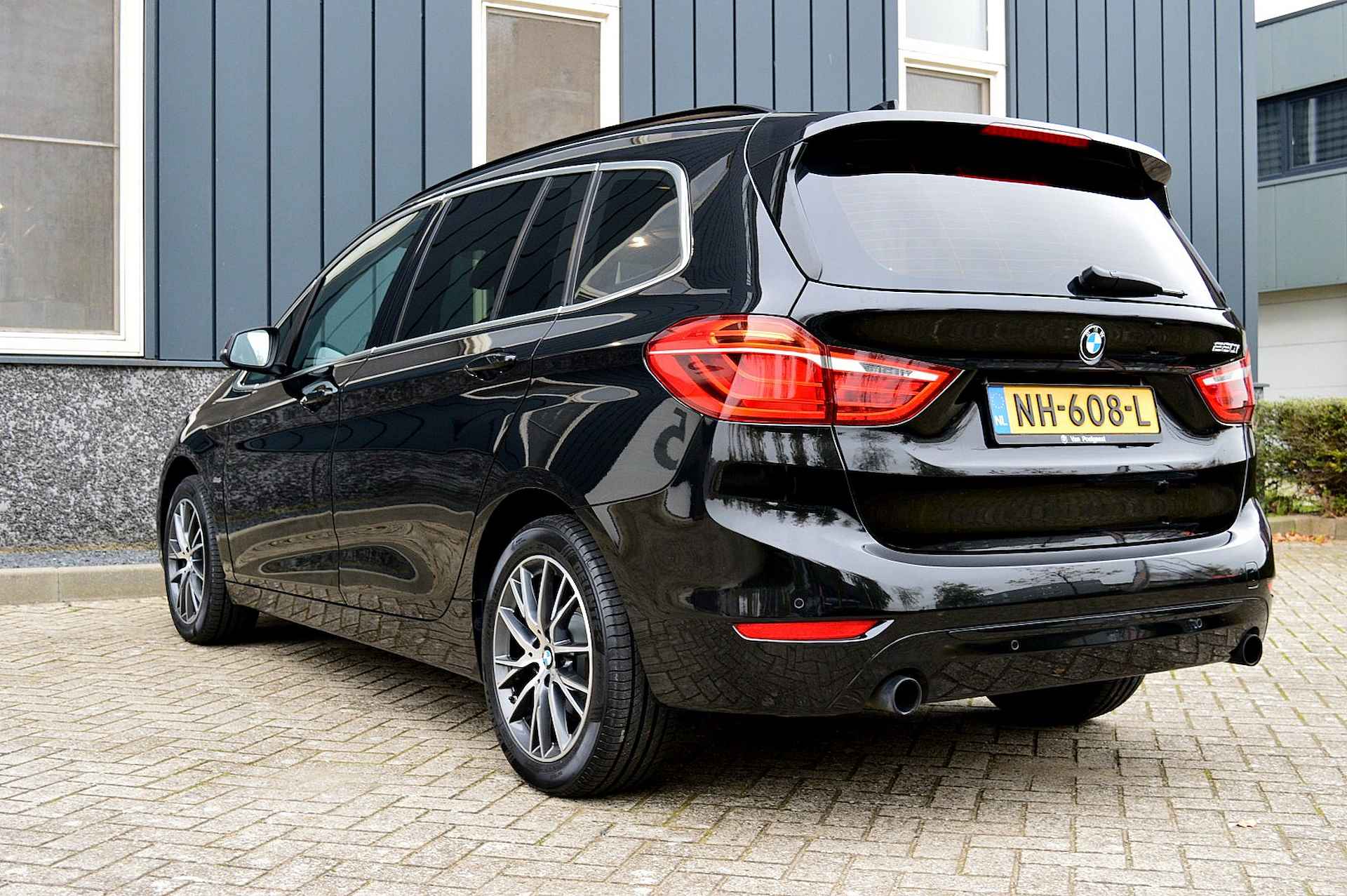 BMW 2 Serie Gran Tourer 220i Sport 7persoons. Rijklaarprijs-Garantie Navigatie Sport Interieur Led Camera Trekhaak - 3/31