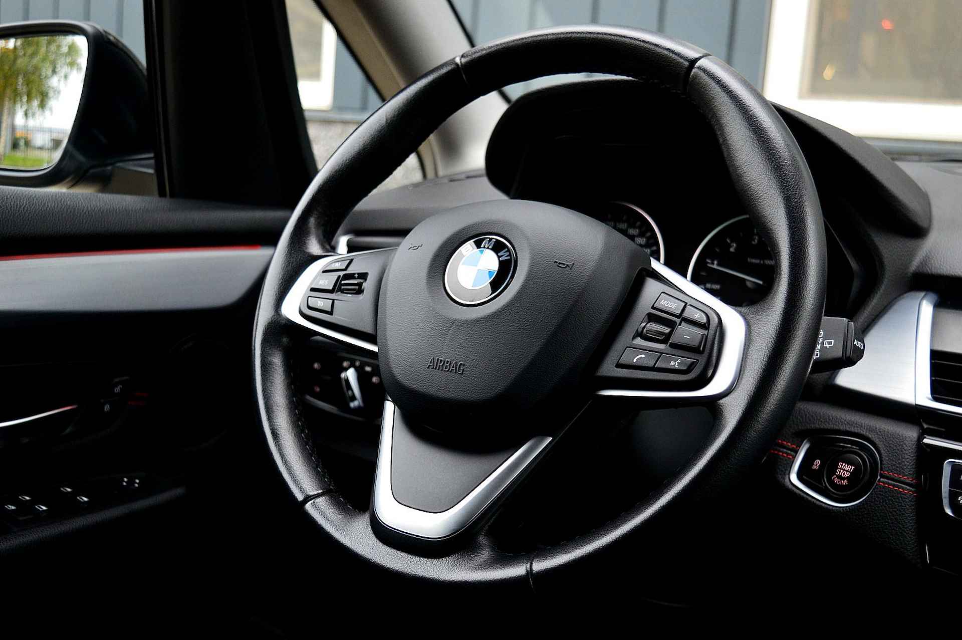 BMW 2 Serie Gran Tourer 220i Sport 7persoons. Rijklaarprijs-Garantie Navigatie Sport Interieur Led Camera Trekhaak - 30/31