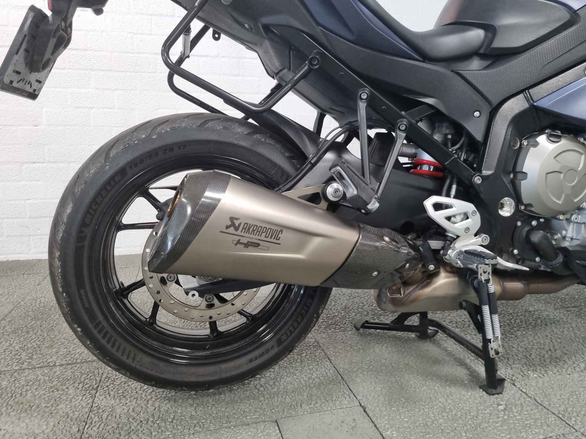 BMW S1000 XR 18dKm, Akrapovic Touring/ Dynamic BTW S1000XR NL dealer onderhouden. S1000XR - 2/14