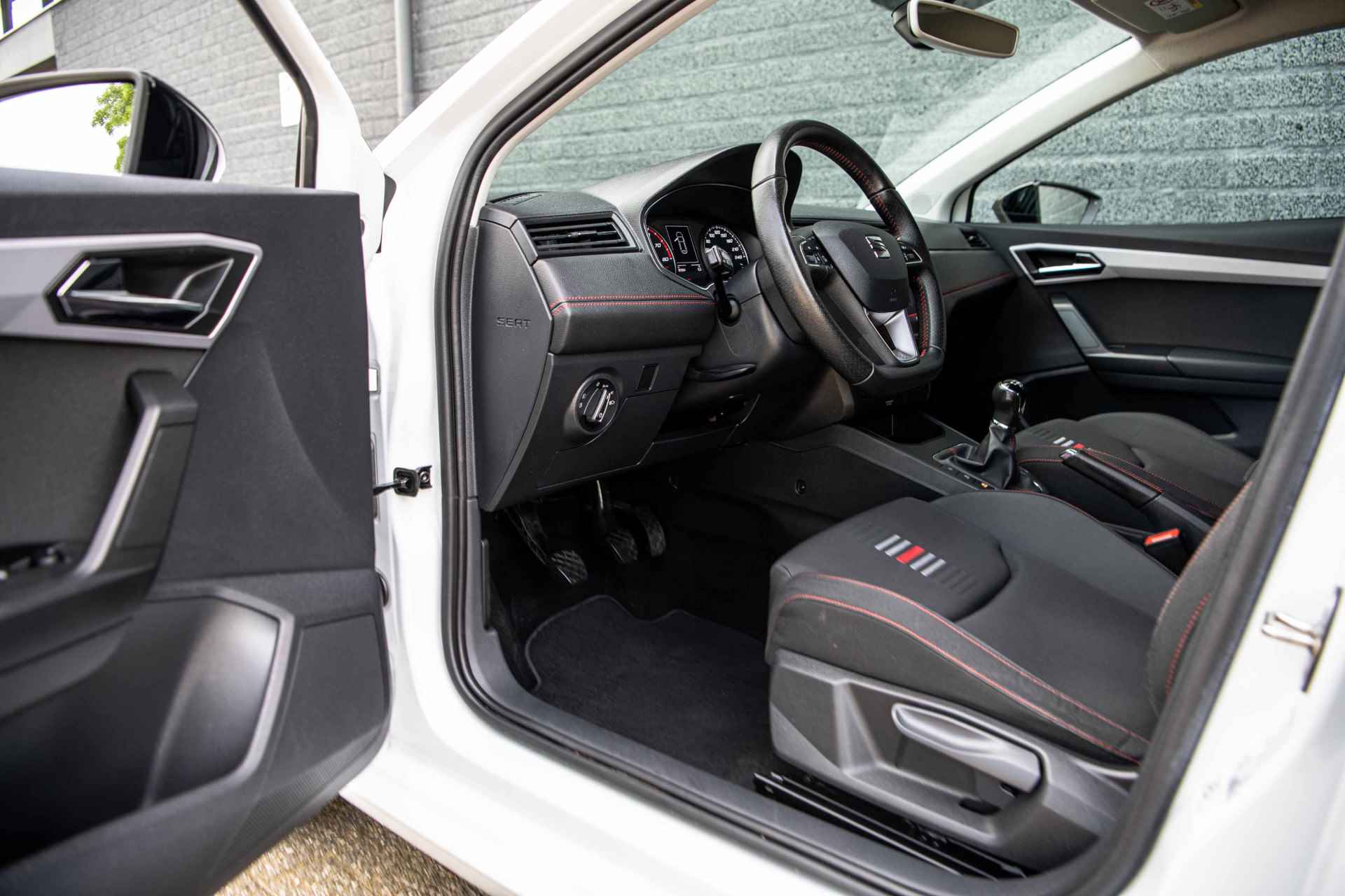 SEAT Ibiza 1.0 TSi 95 pk FR Business Intense | Full LED | Camera | 18" | Navigatie - 25/40