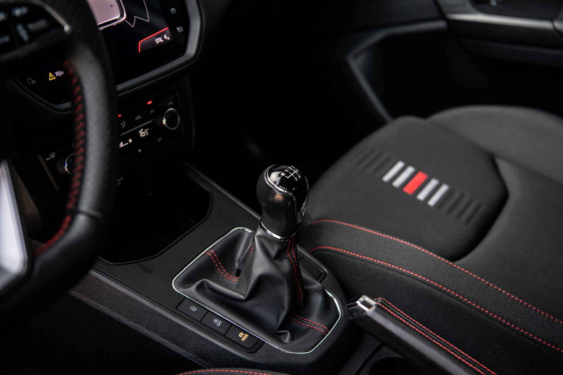 SEAT Ibiza 1.0 TSi 95 pk FR Business Intense | Full LED | Camera | 18" | Navigatie - 22/40
