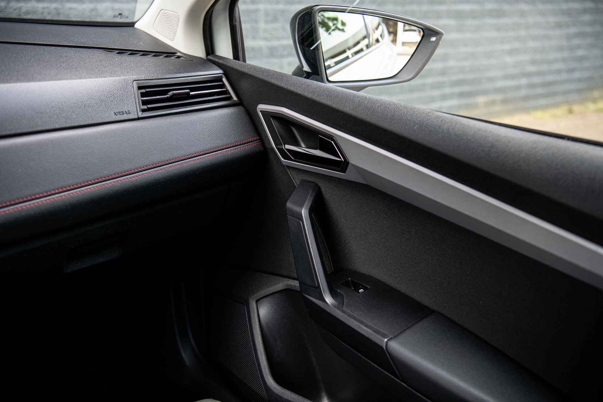 SEAT Ibiza 1.0 TSi 95 pk FR Business Intense | Full LED | Camera | 18" | Navigatie - 35/40