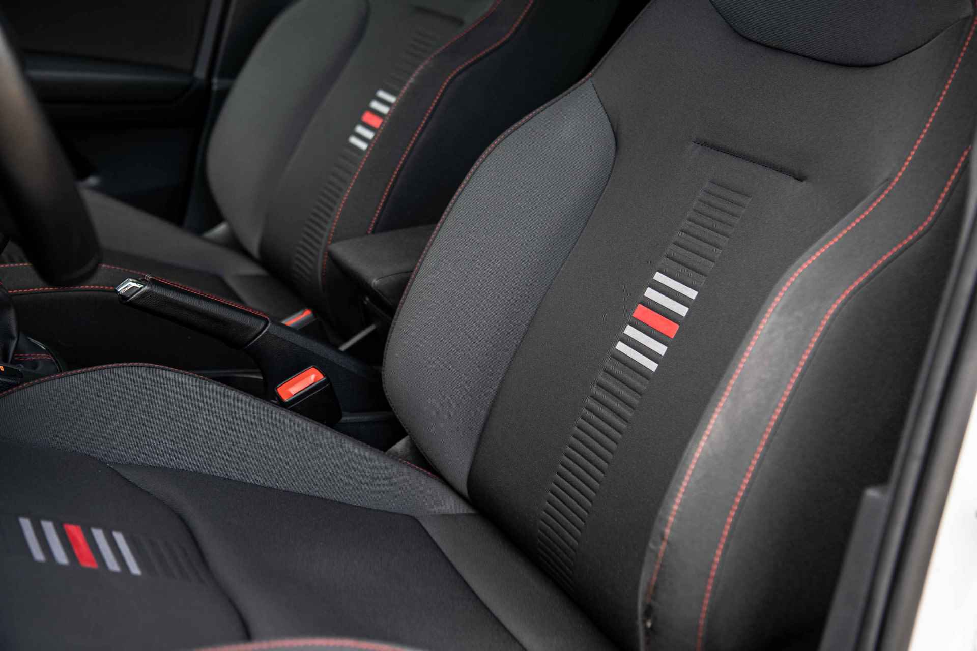 SEAT Ibiza 1.0 TSi 95 pk FR Business Intense | Full LED | Camera | 18" | Navigatie - 36/40