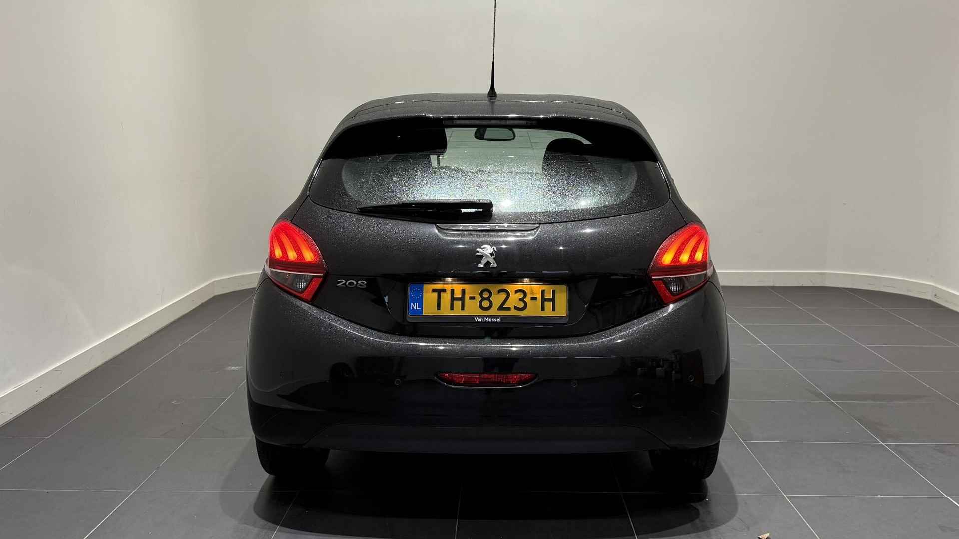 Peugeot 208 1.2 PureTech Blue Lease Executive | Lichtmetalen velgen | Parkeersensoren | Navigatie | Slechts 42500km! - 6/25