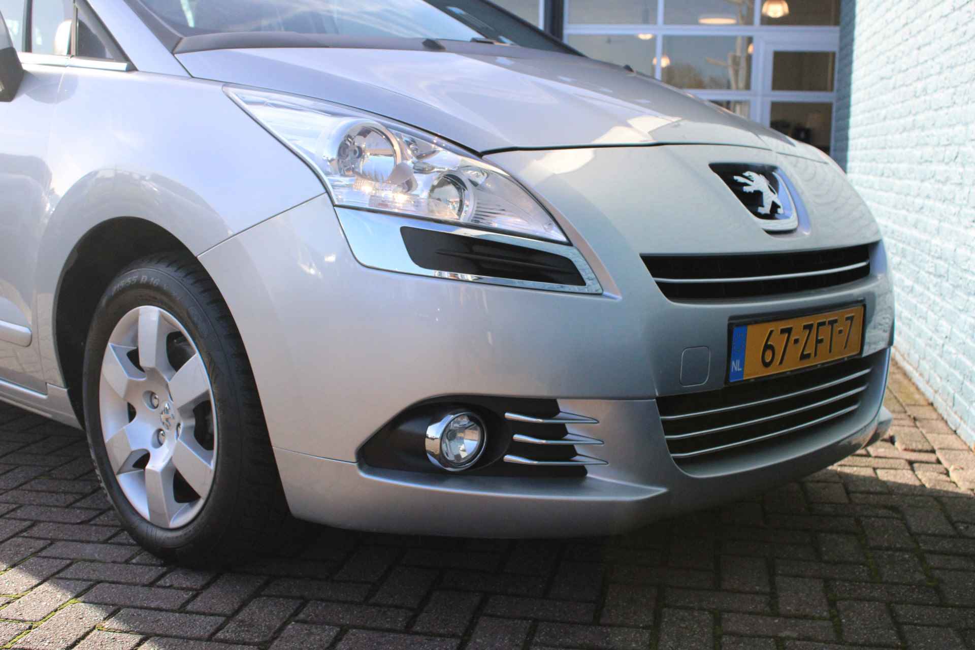 Peugeot 5008 1.6 THP 156pk ST 7p | Panoramadak | Airconditioning | 7 Persoons | - 7/25