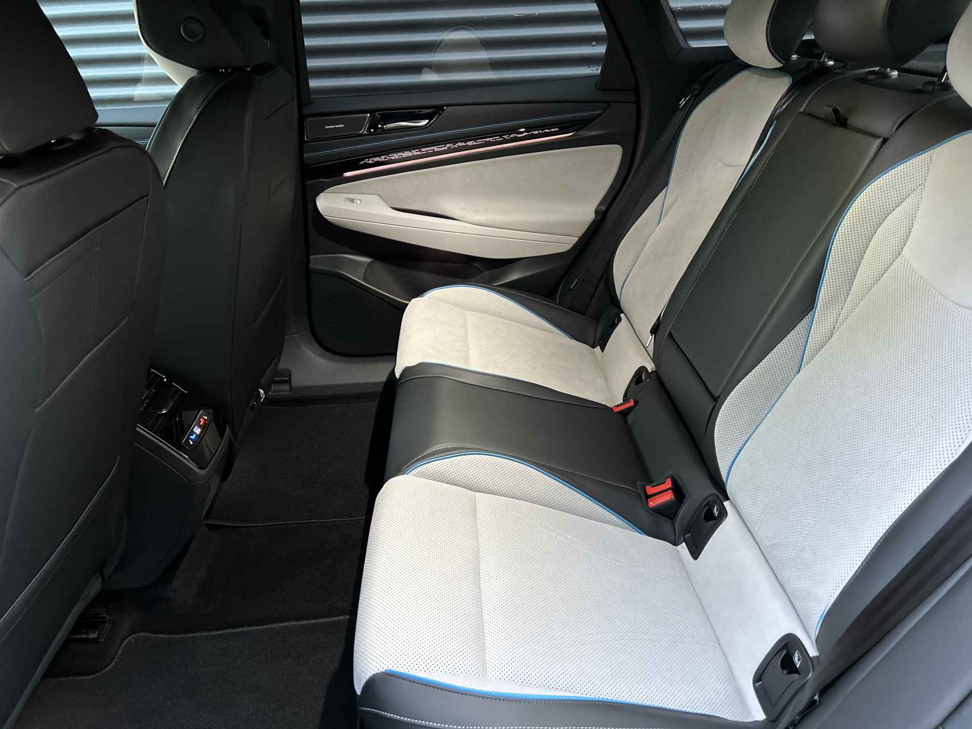 Volkswagen ID.7 Pro Business 286 pk | Warmtepomp | Interieur Pakket | 360° camera - 10/23