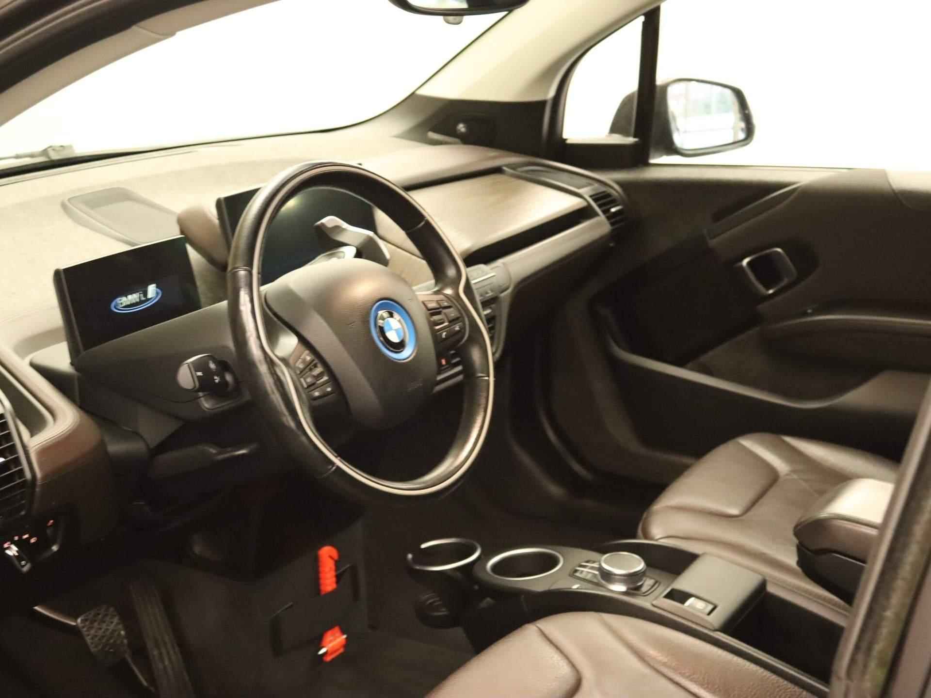 BMW i3 Basis 94Ah 33 kWh - ORIGINEEL NEDERLANDSE AUTO - CRUISE CONTROL - NAVIGATIESYSTEEM - LEDEREN BEKLEDING - ACHTERRUITRIJCAMERA - MULTIMEDIAVOORBEREIDING - HOUTEN AFWERKING - 3/40