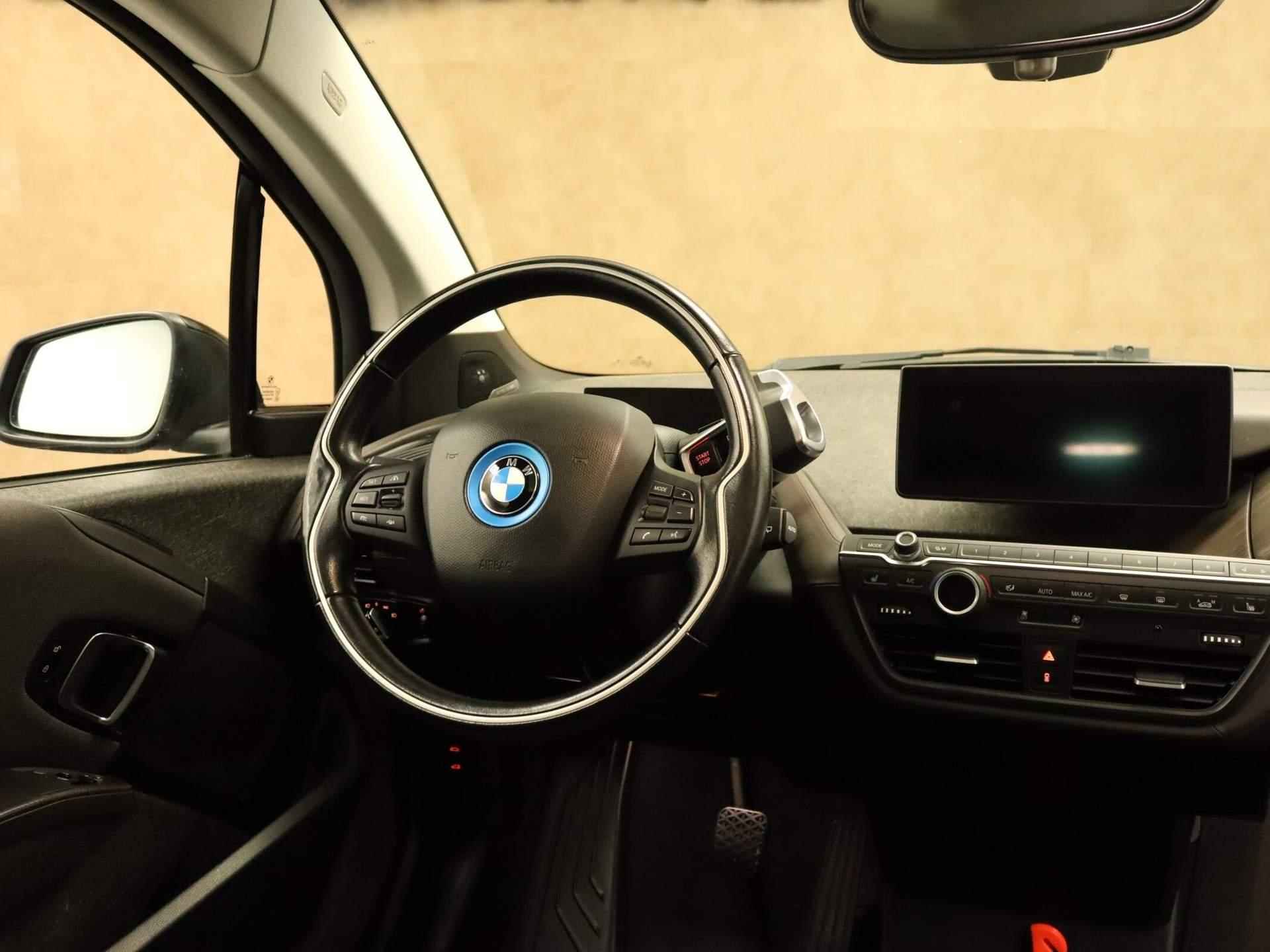 BMW i3 Basis 94Ah 33 kWh - ORIGINEEL NEDERLANDSE AUTO - CRUISE CONTROL - NAVIGATIESYSTEEM - LEDEREN BEKLEDING - ACHTERRUITRIJCAMERA - MULTIMEDIAVOORBEREIDING - HOUTEN AFWERKING - 4/40