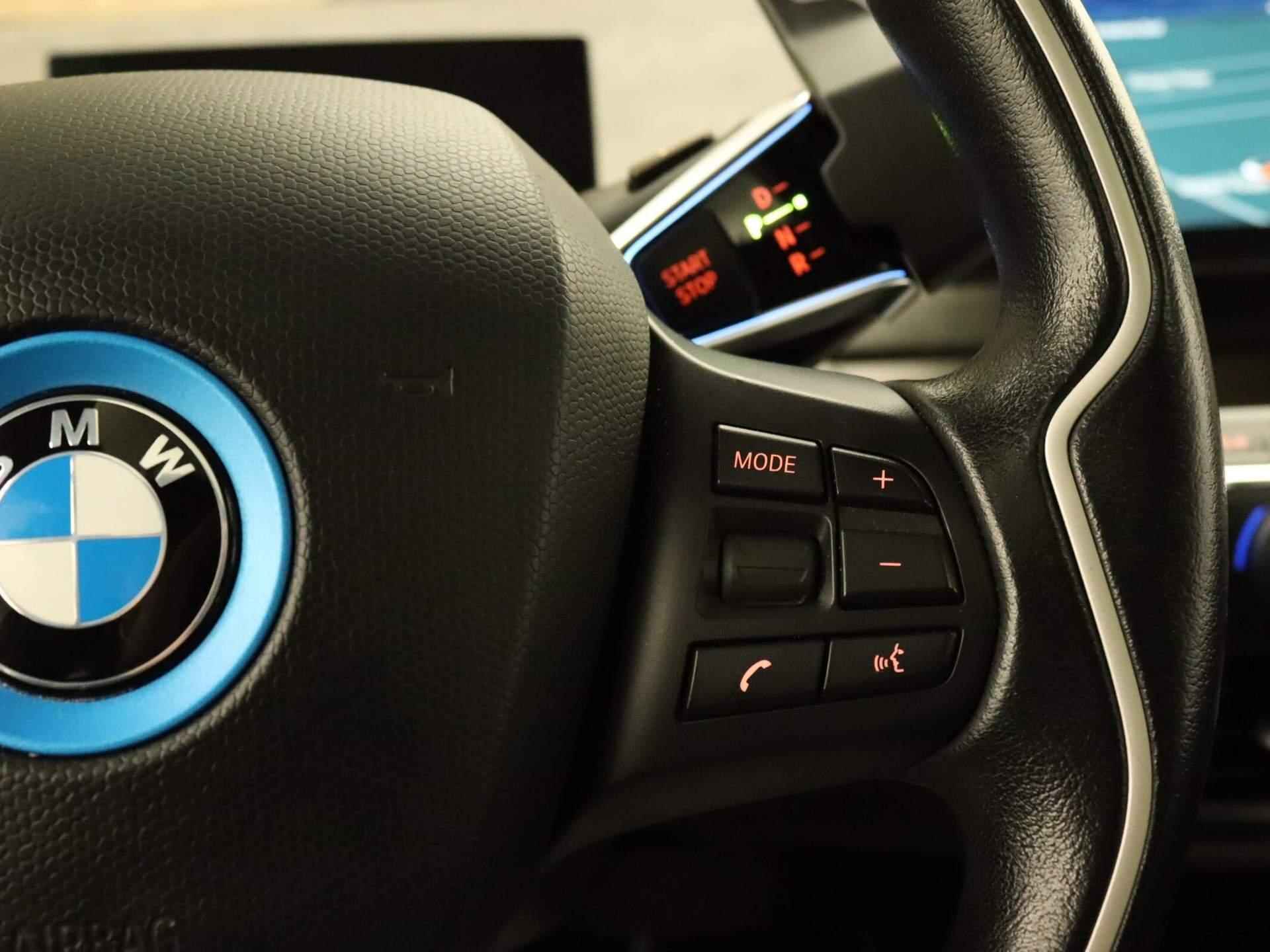 BMW i3 Basis 94Ah 33 kWh - ORIGINEEL NEDERLANDSE AUTO - CRUISE CONTROL - NAVIGATIESYSTEEM - LEDEREN BEKLEDING - ACHTERRUITRIJCAMERA - MULTIMEDIAVOORBEREIDING - HOUTEN AFWERKING - 19/40