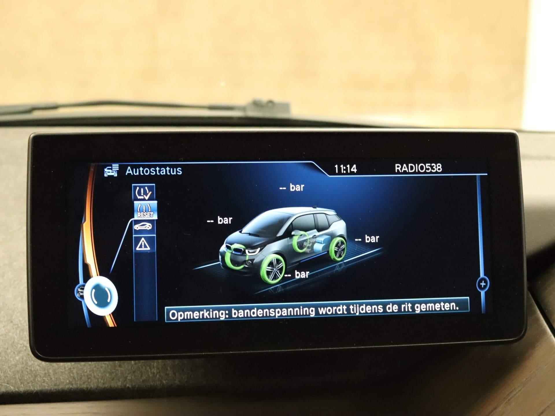 BMW i3 Basis 94Ah 33 kWh - ORIGINEEL NEDERLANDSE AUTO - CRUISE CONTROL - NAVIGATIESYSTEEM - LEDEREN BEKLEDING - ACHTERRUITRIJCAMERA - MULTIMEDIAVOORBEREIDING - HOUTEN AFWERKING - 26/40