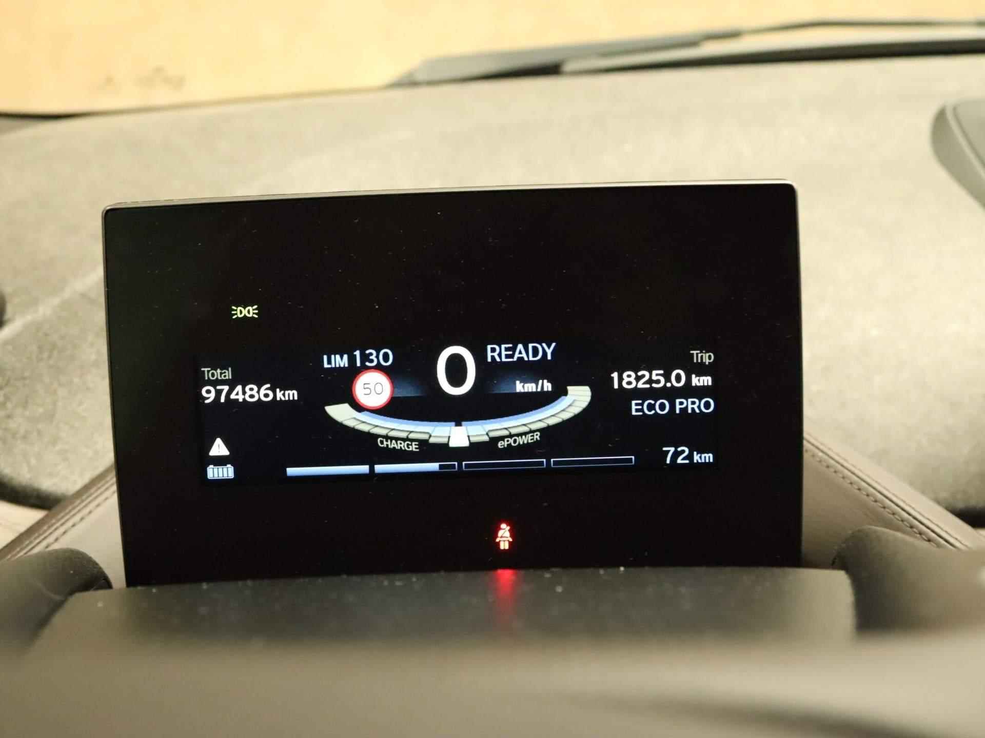 BMW i3 Basis 94Ah 33 kWh - ORIGINEEL NEDERLANDSE AUTO - CRUISE CONTROL - NAVIGATIESYSTEEM - LEDEREN BEKLEDING - ACHTERRUITRIJCAMERA - MULTIMEDIAVOORBEREIDING - HOUTEN AFWERKING - 28/40