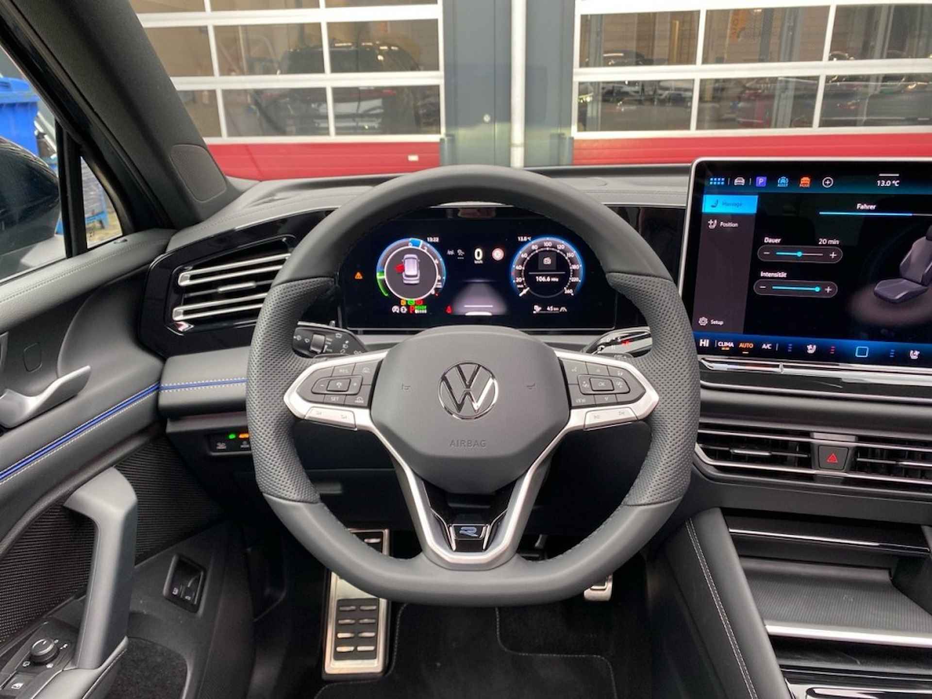 VOLKSWAGEN Tiguan 1.5 TSI EHYBRID R-LINE BLACK-OPTIK PANO-DAK/TREKHAAK/LEDER/360-C - 13/29