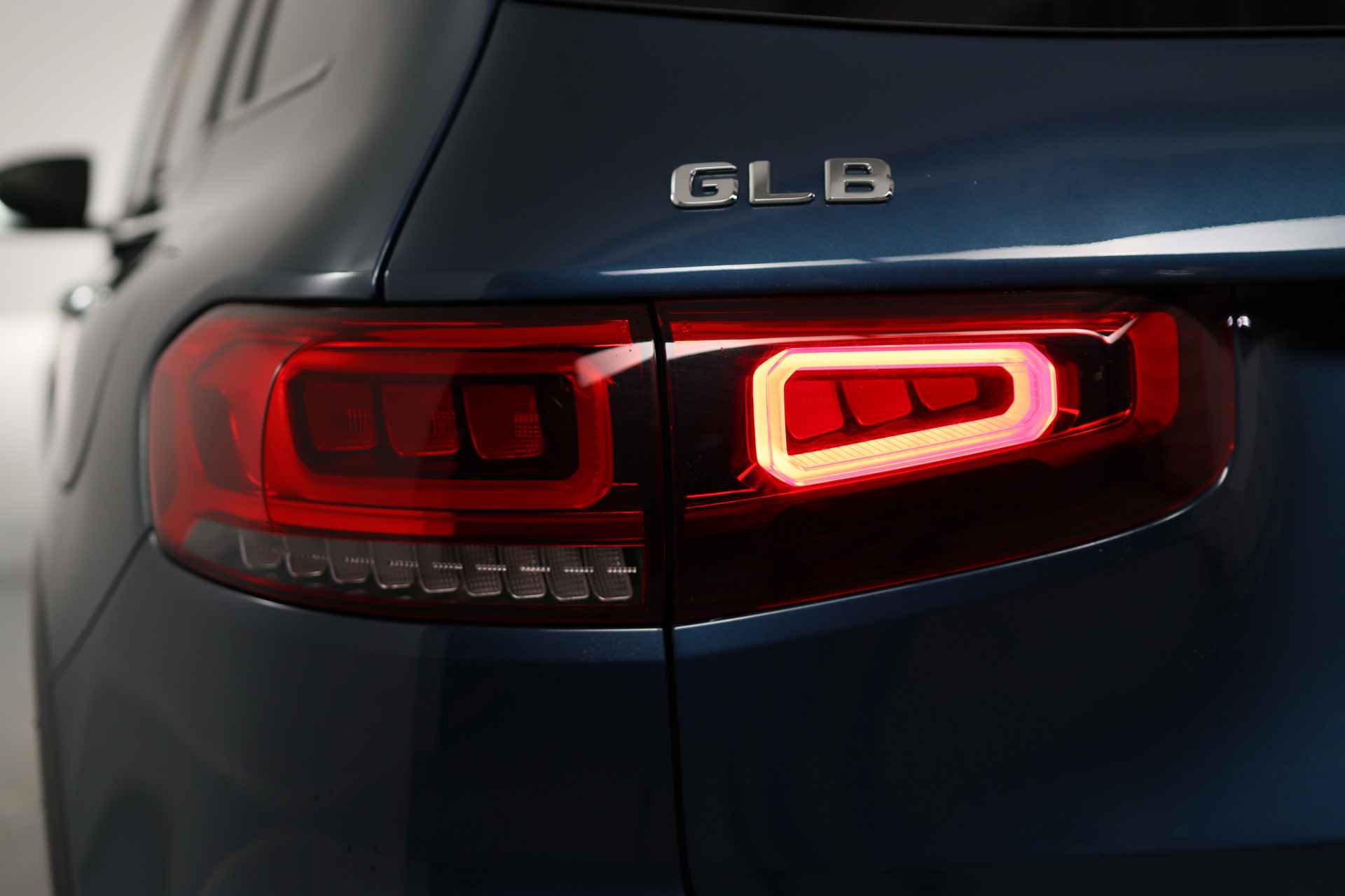 Mercedes-Benz GLB 180 Business Solution AMG 7p. | Open Dak | Ambient Lighting | Trekhaak | Led | Memoryzetels | Navi | Stoelverwarming | Camera | - 10/37