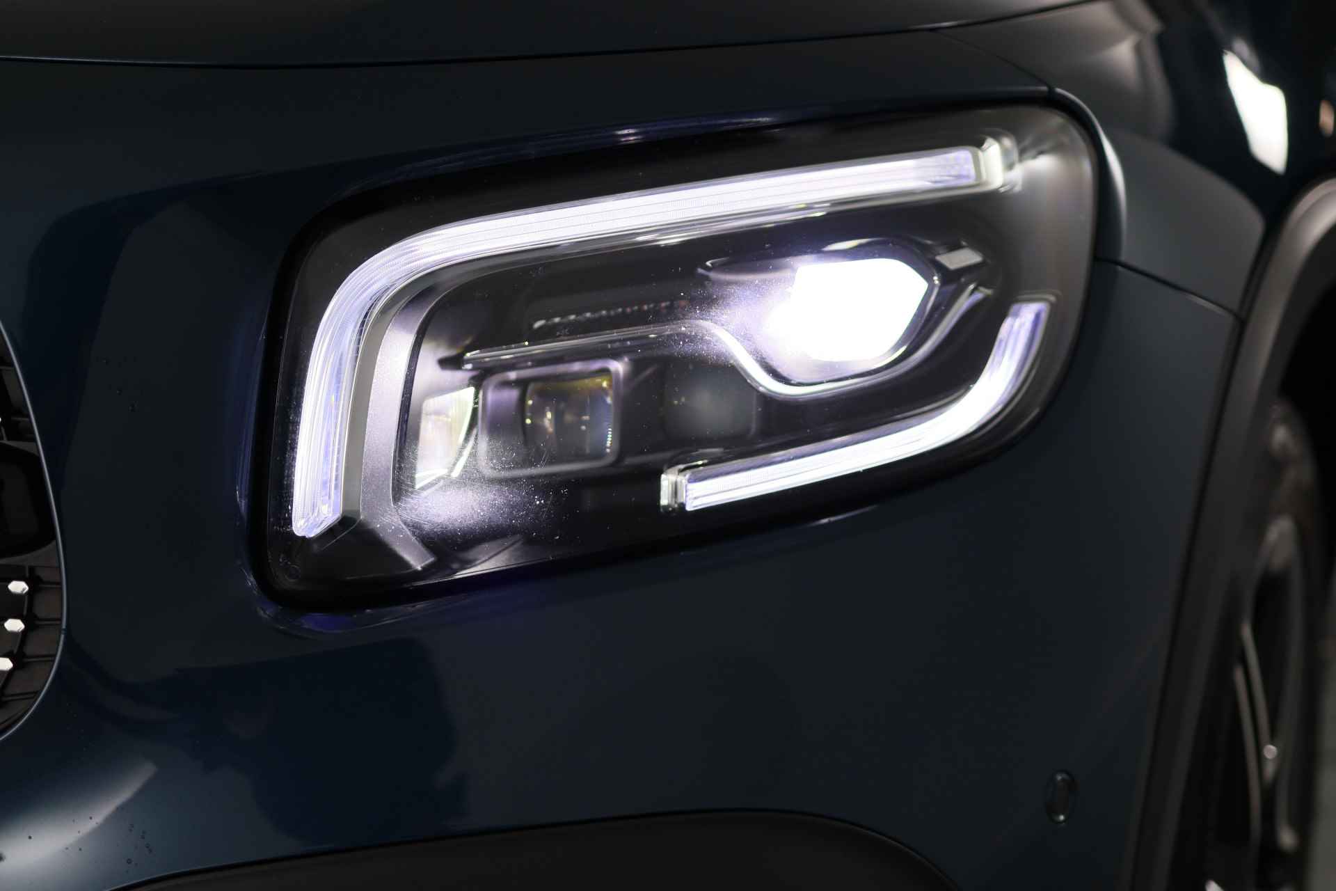 Mercedes-Benz GLB 180 Business Solution AMG 7p. | Open Dak | Ambient Lighting | Trekhaak | Led | Memoryzetels | Navi | Stoelverwarming | Camera | - 18/37