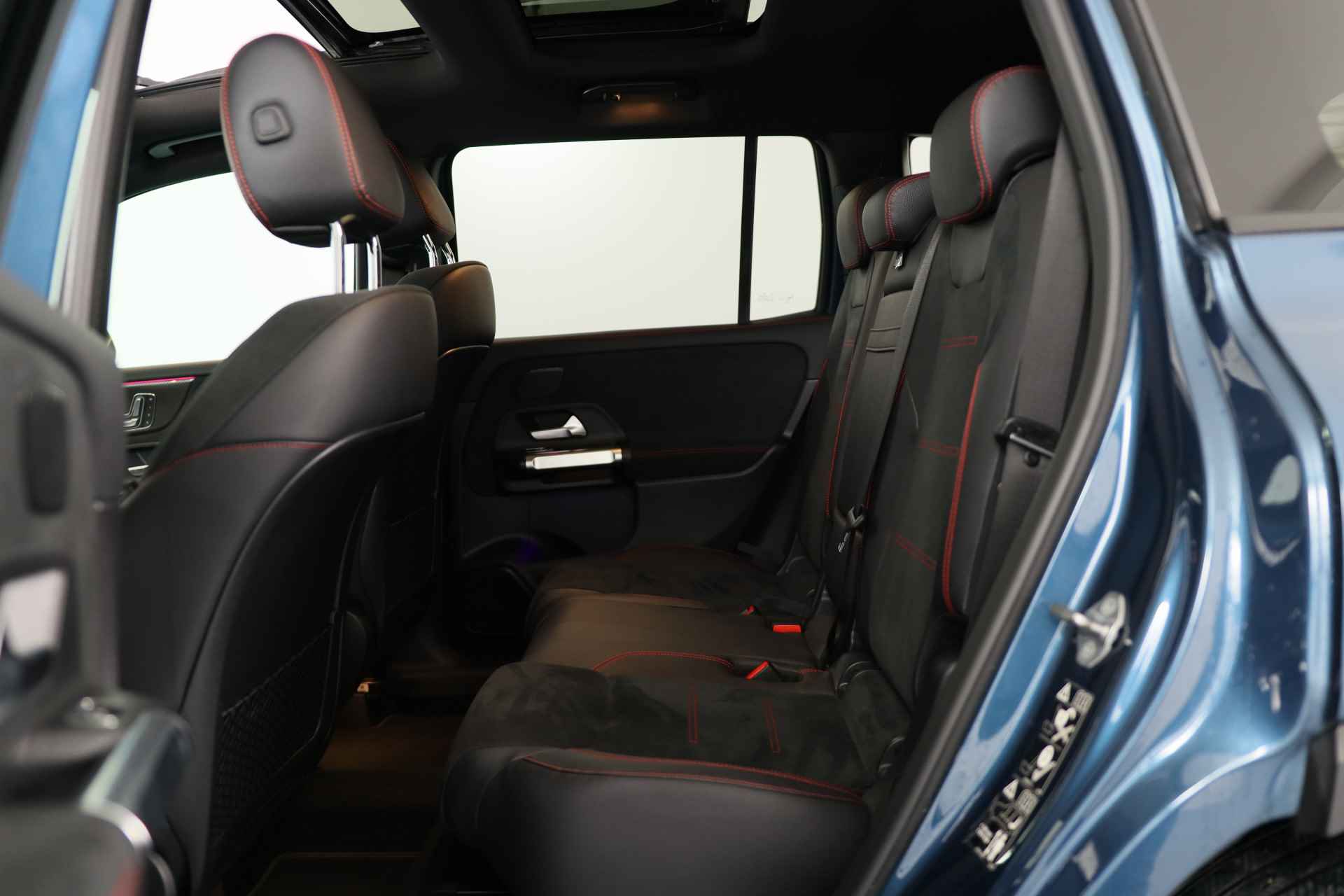 Mercedes-Benz GLB 180 Business Solution AMG 7p. | Open Dak | Ambient Lighting | Trekhaak | Led | Memoryzetels | Navi | Stoelverwarming | Camera | - 24/37