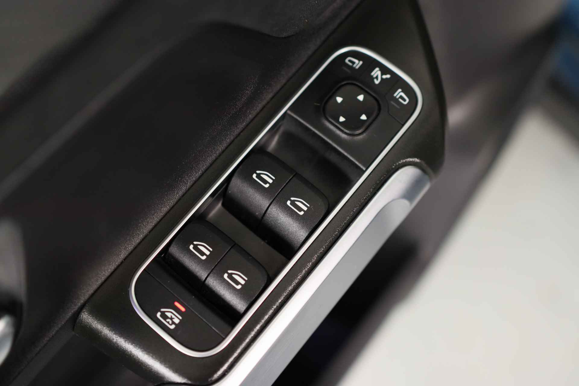 Mercedes-Benz GLB 180 Business Solution AMG 7p. | Open Dak | Ambient Lighting | Trekhaak | Led | Memoryzetels | Navi | Stoelverwarming | Camera | - 33/37