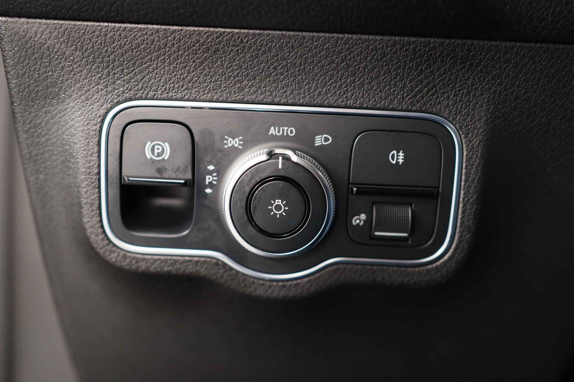 Mercedes-Benz GLB 180 Business Solution AMG 7p. | Open Dak | Ambient Lighting | Trekhaak | Led | Memoryzetels | Navi | Stoelverwarming | Camera | - 36/37