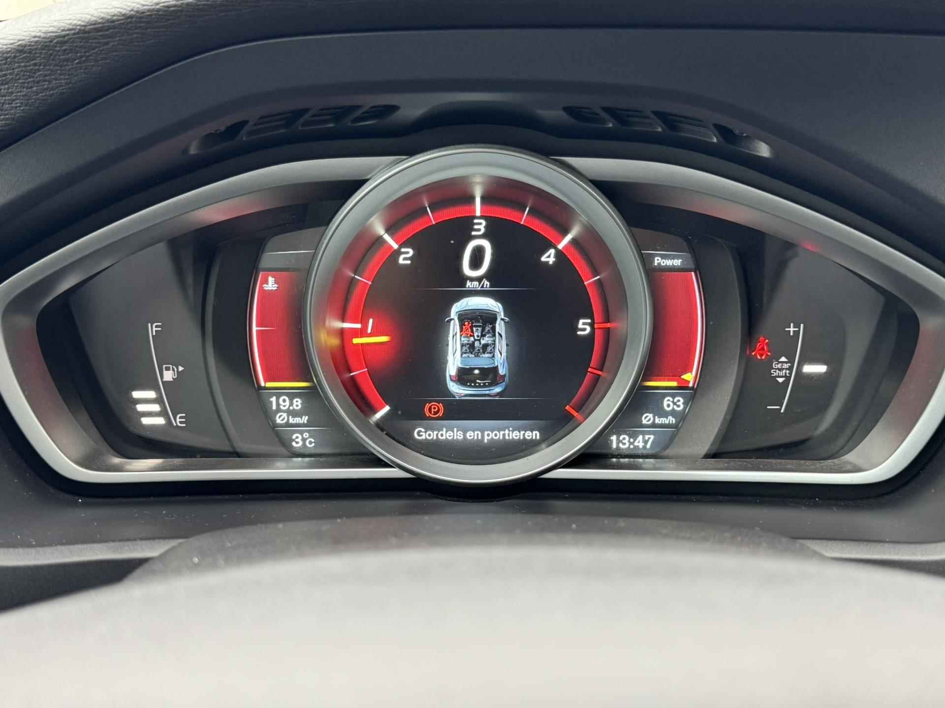 Volvo V40 2.0 D4 Momentum Business Cruise control PDC Digital cockpit Climate control - 8/53