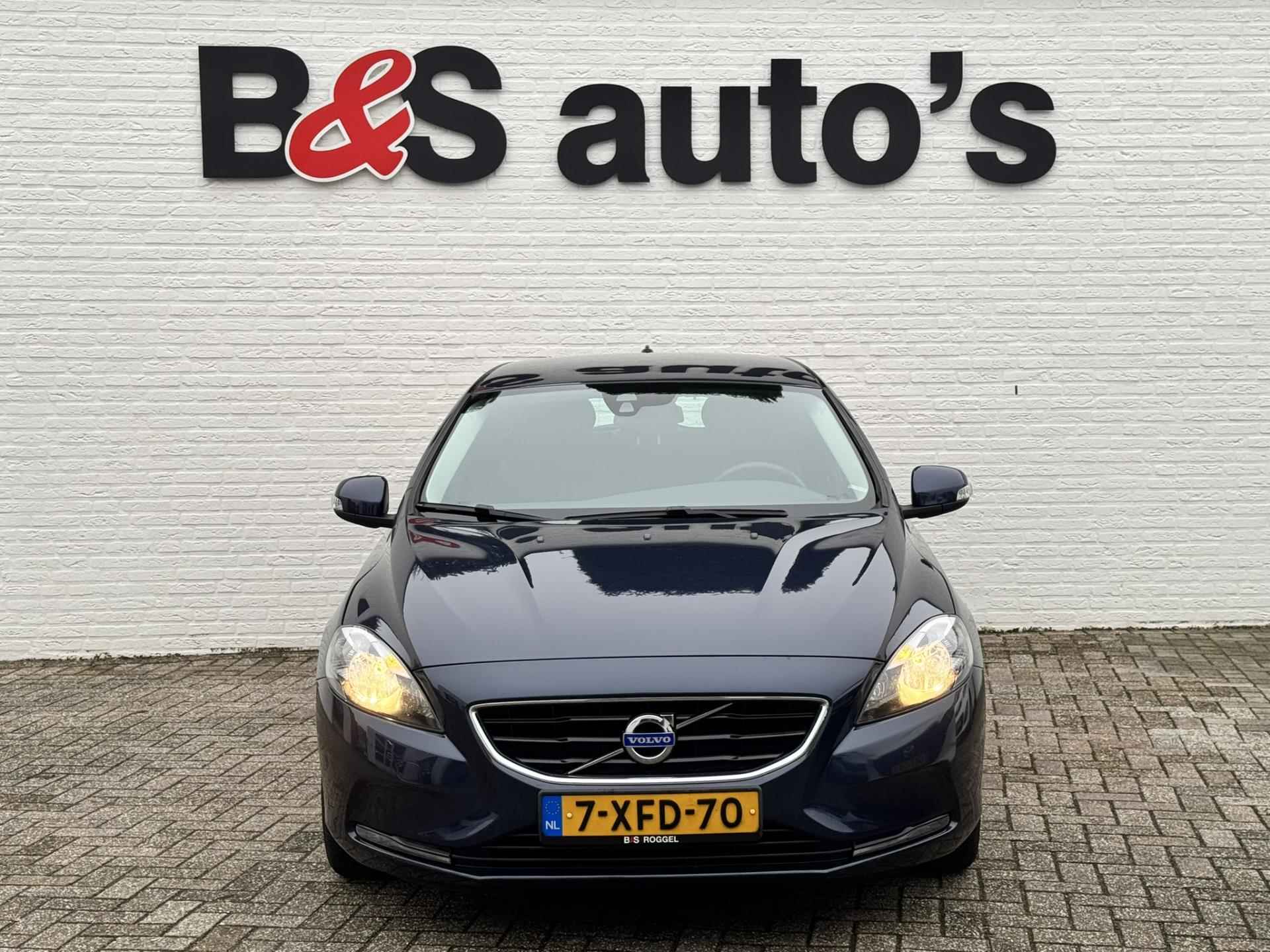 Volvo V40 2.0 D4 Momentum Business Cruise control PDC Digital cockpit Climate control - 44/53