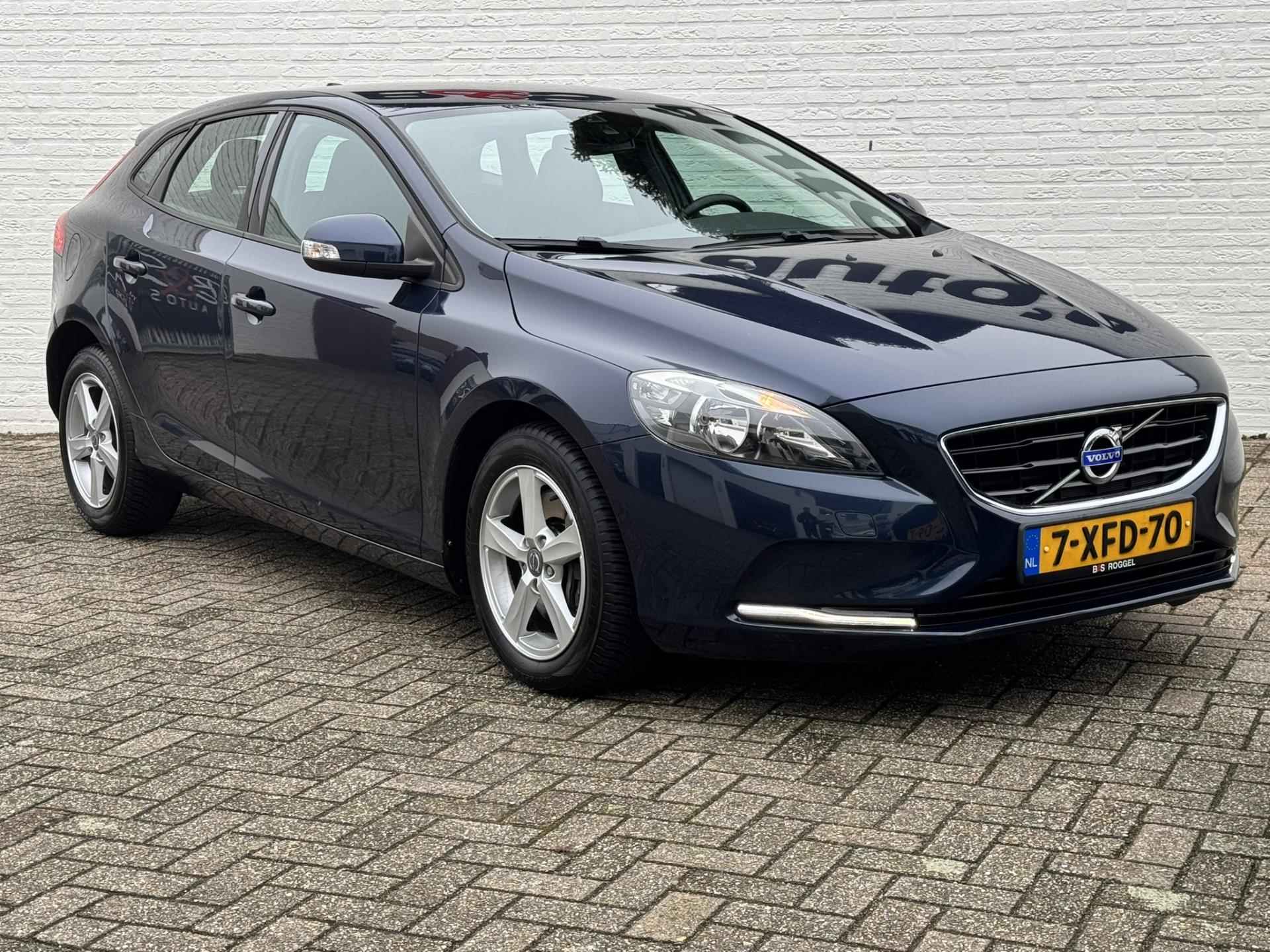 Volvo V40 2.0 D4 Momentum Business Cruise control PDC Digital cockpit Climate control - 51/53