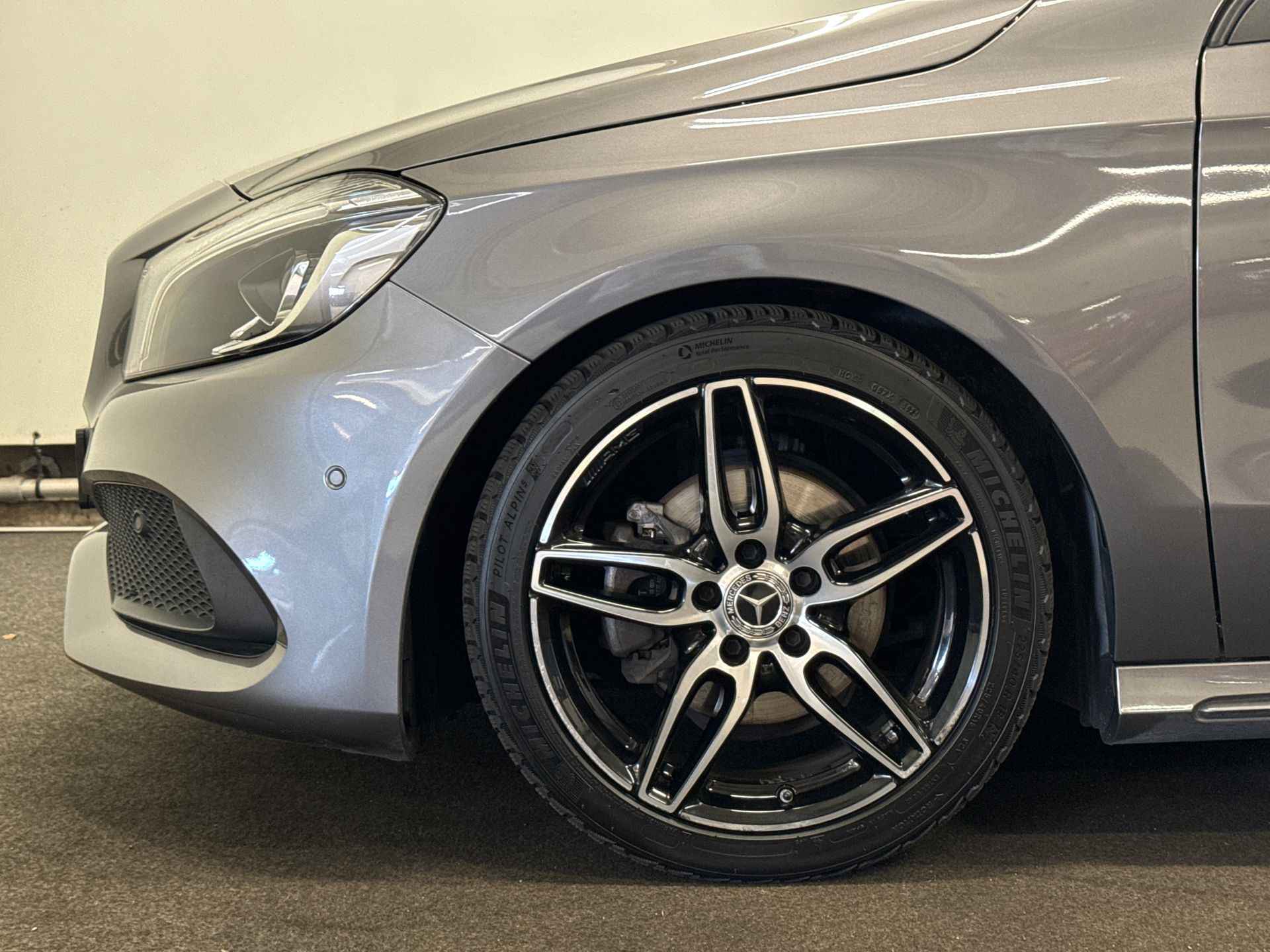 MERCEDES A-Klasse A160 SPORT AMG-LINE NAVI PDC TEL SPORTSEATS NAP - 6/26