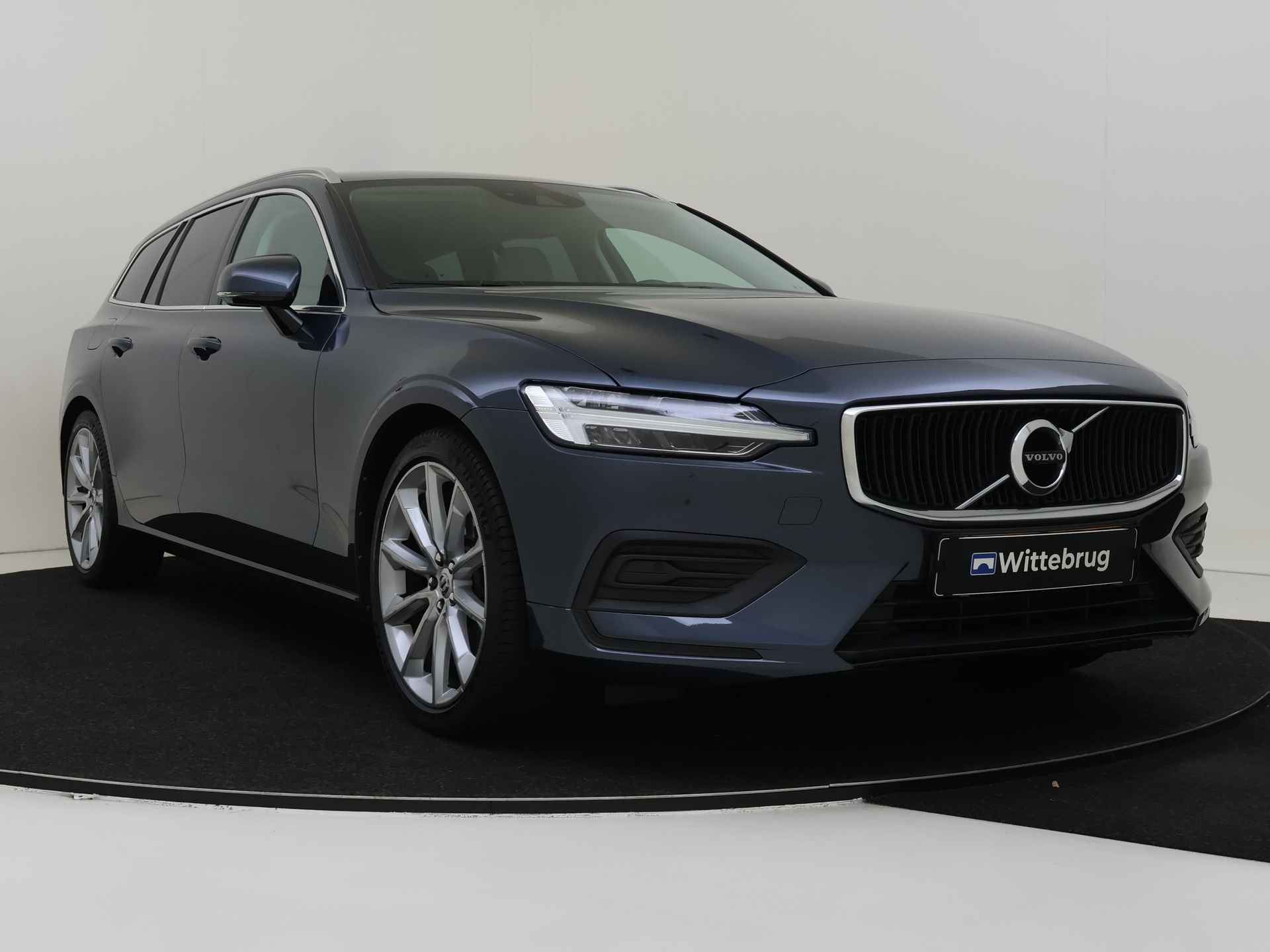 Volvo V60 2.0 T4 Momentum Pro 190 pk Automaat | Navigatie | Trekhaak | Leder | Climate Control - 4/34