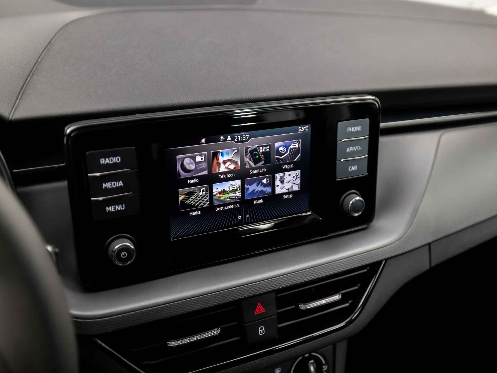 Škoda Scala 1.0 TSI Active Sport (APPLE CARPLAY, AIRCO, ELEK PAKKET, ARMSTEUN, SPORTSTOELEN, LM VELGEN, PARKEERSENSOREN, NIEUWE APK, NIEUWSTAAT) - 21/31