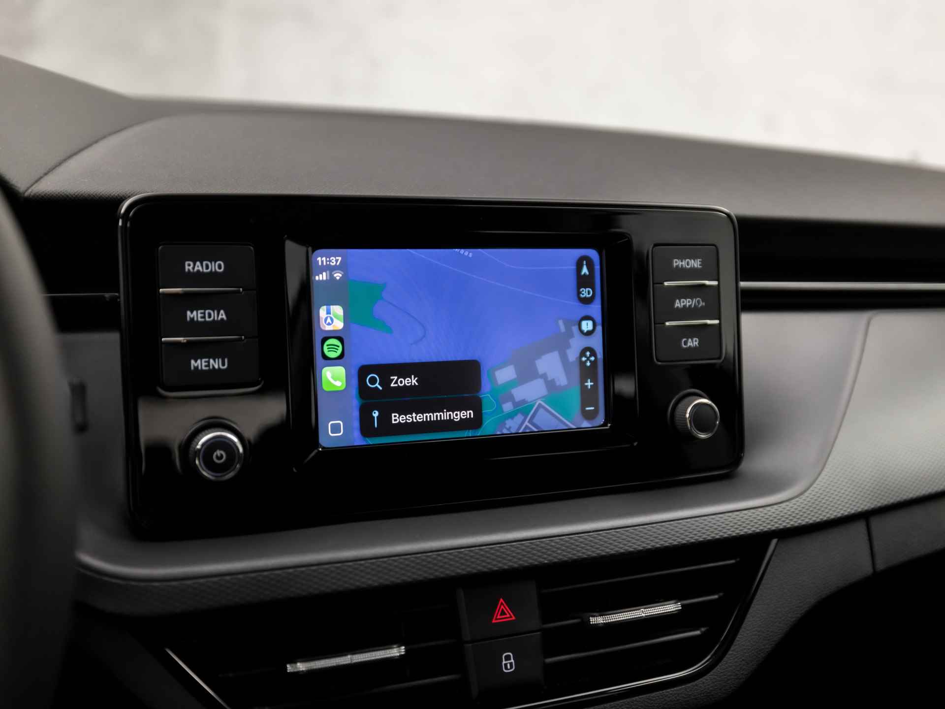 Škoda Scala 1.0 TSI Active Sport (APPLE CARPLAY, AIRCO, ELEK PAKKET, ARMSTEUN, SPORTSTOELEN, LM VELGEN, PARKEERSENSOREN, NIEUWE APK, NIEUWSTAAT) - 22/31