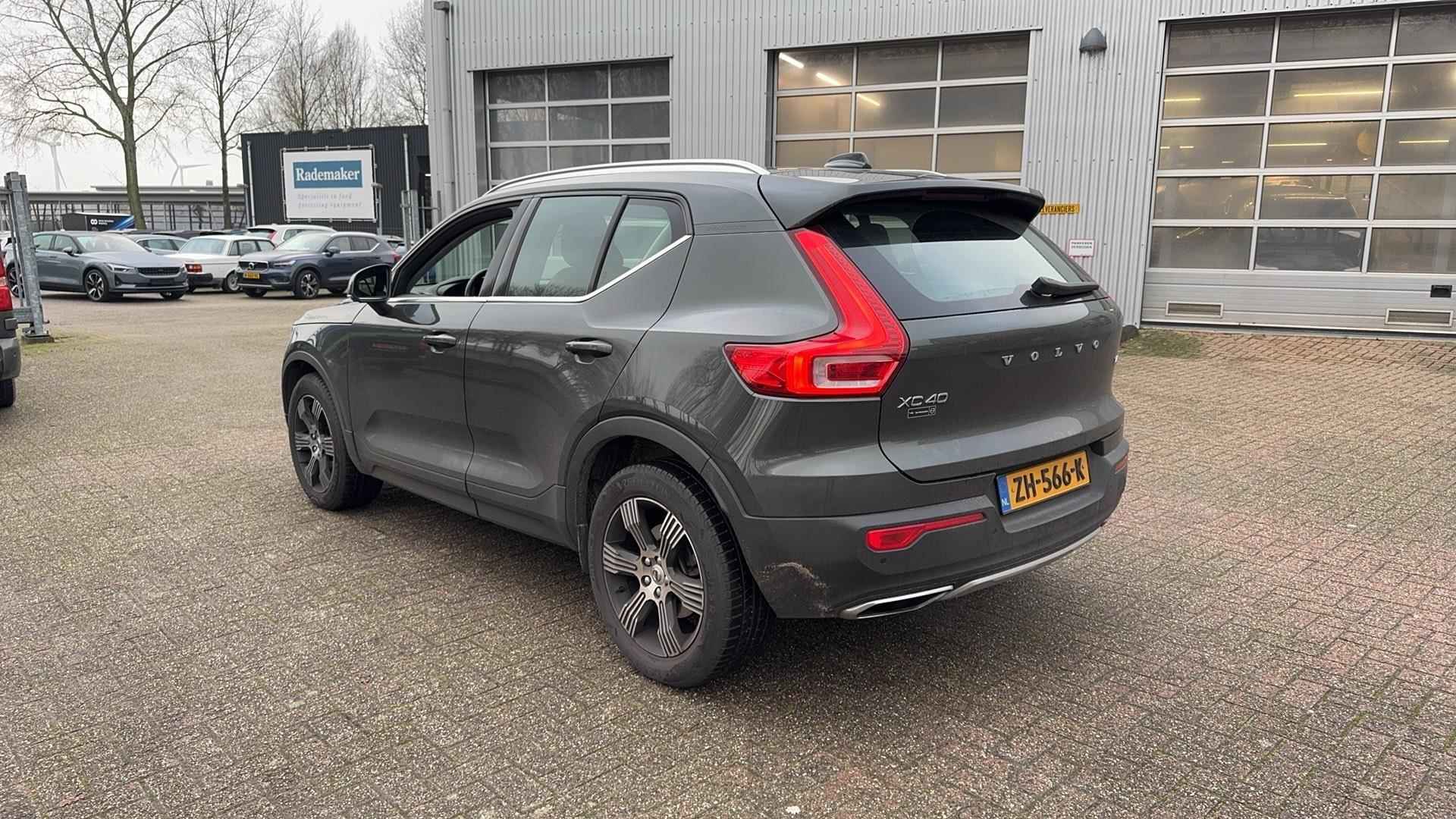 Volvo XC40 2.0 T4 Inscription Achteruitrijcamera, Full map navigatie, Elektrisch bedienbare achterklep, Lederen bekleding, Stoelverwarming voorzijde, Semi elektrische achterklep, BLIS, Adaptieve cruise control, Pilot assist, - 2/9