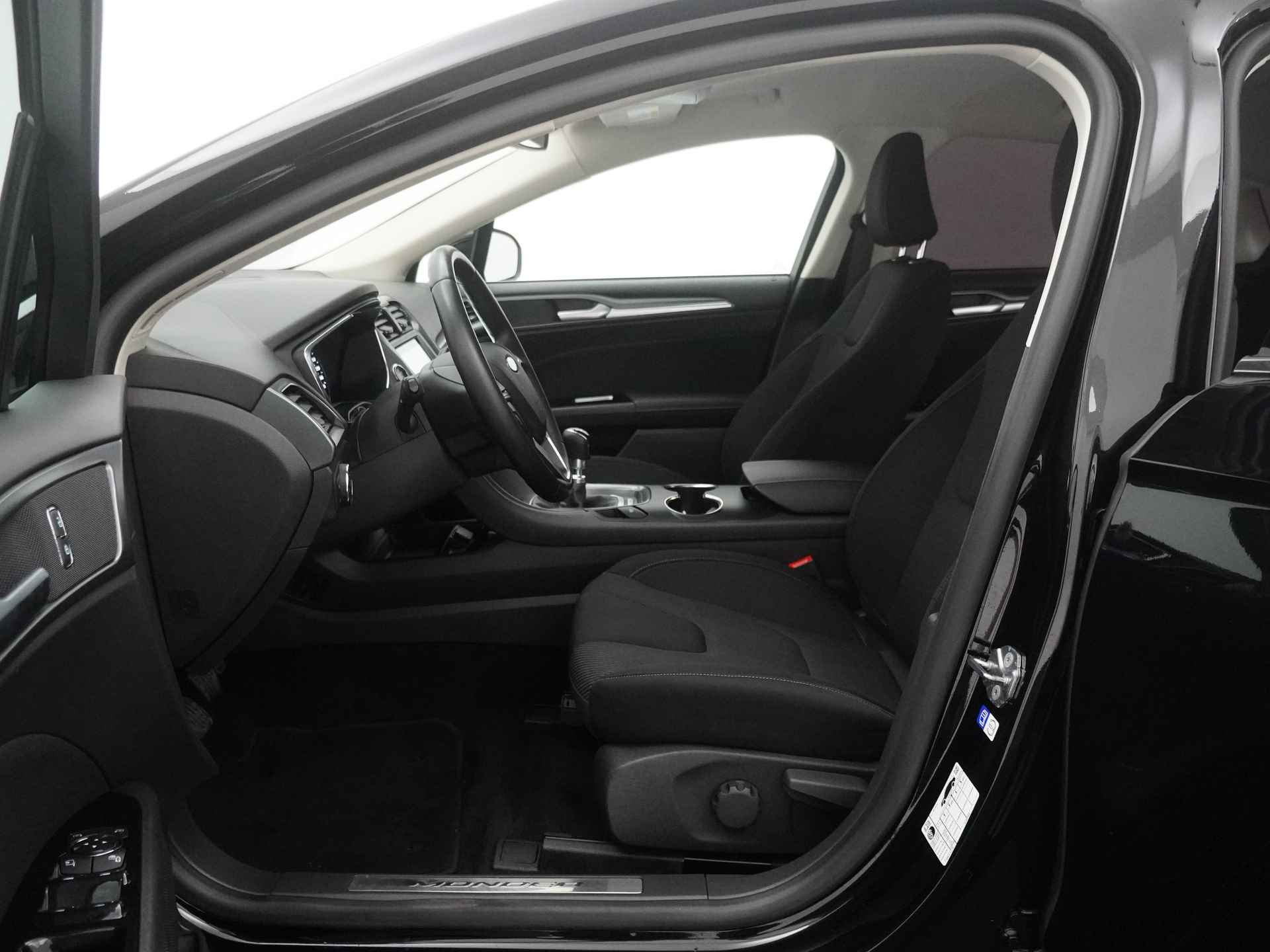 Ford Mondeo Titanium 1.5 EcoBoost 165 pk hatchback | Nw Geleverd | Clima | NAV | Voorruitverwarming | 18-inch | All seasons | - 11/17
