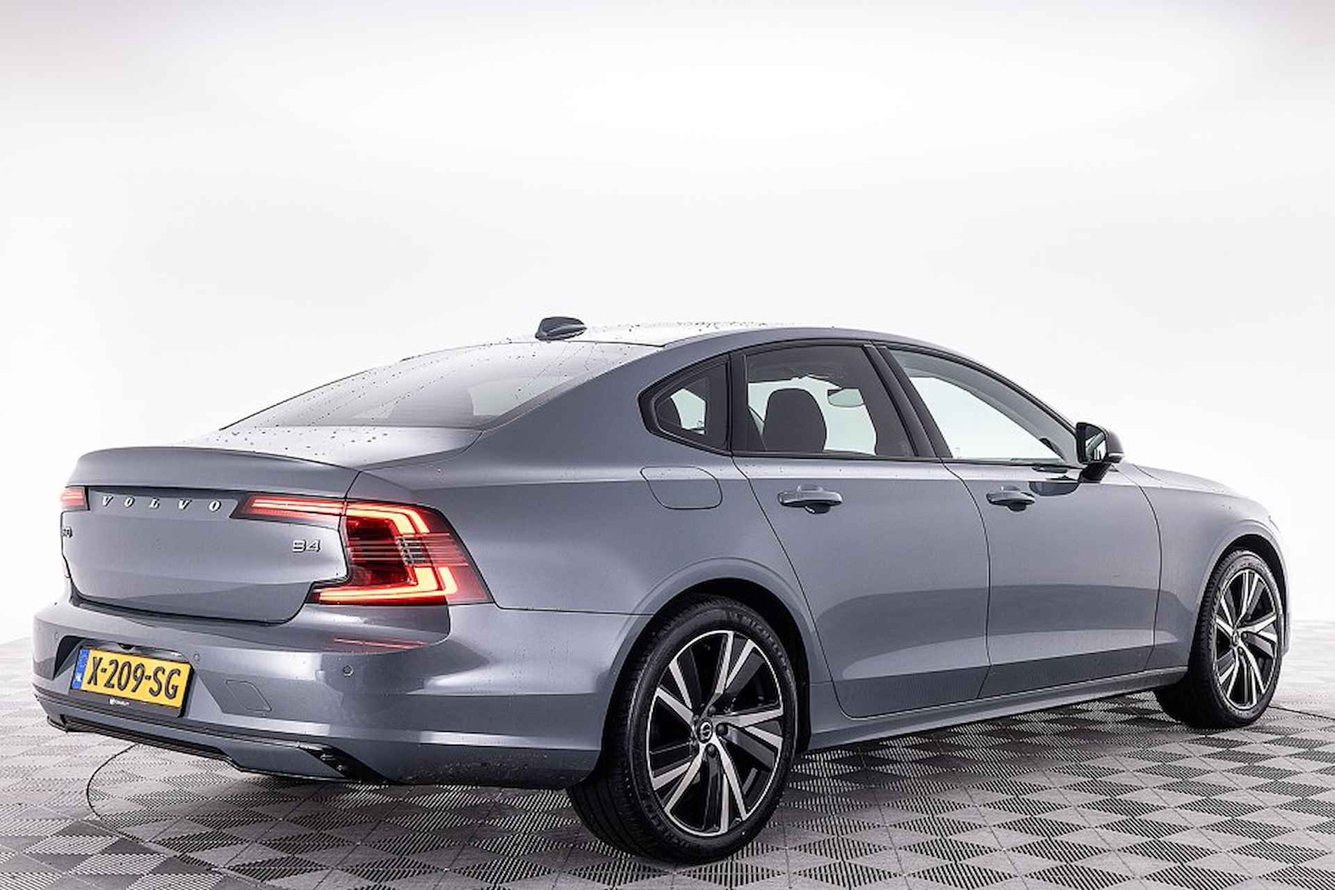 Volvo S90 2.0 B4 Plus Dark | LEDER | Trekhaak | Full LED . - 26/31