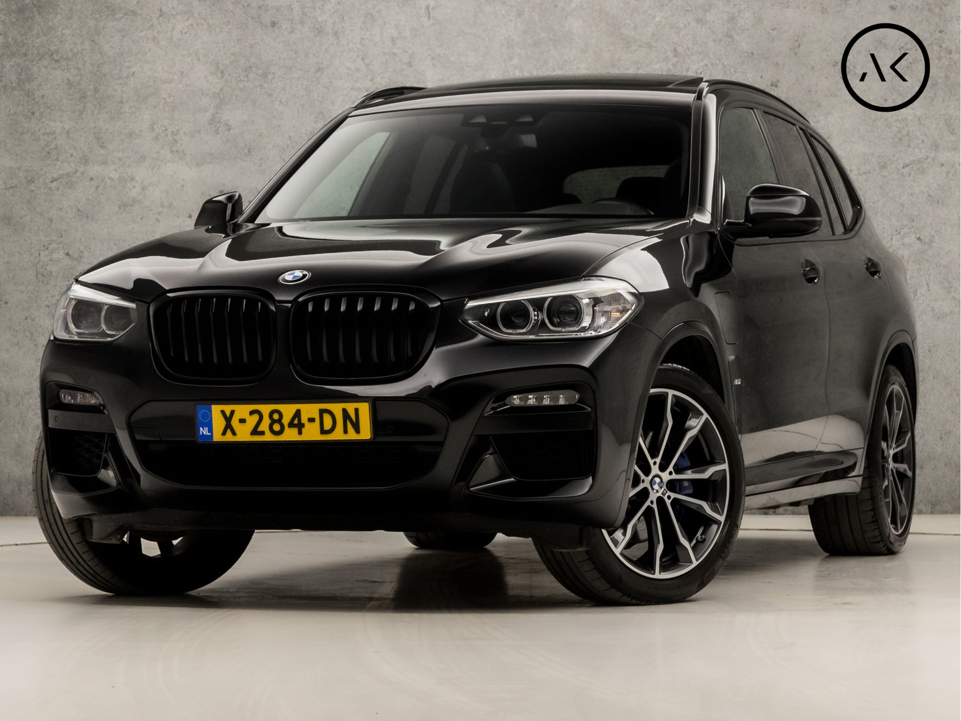 BMW X3 xDrive30e M Sport High Executive 293Pk Automaat (PANORAMADAK, M PAKKET, APPLE CARPLAY, GROOT NAVI, SFEERVERLICHTING, CAMERA, LEDER, SPORTSTOELEN, DAB+, M SPORTREMMEN, ELEK ACHTERKLEP, NIEUWSTAAT)