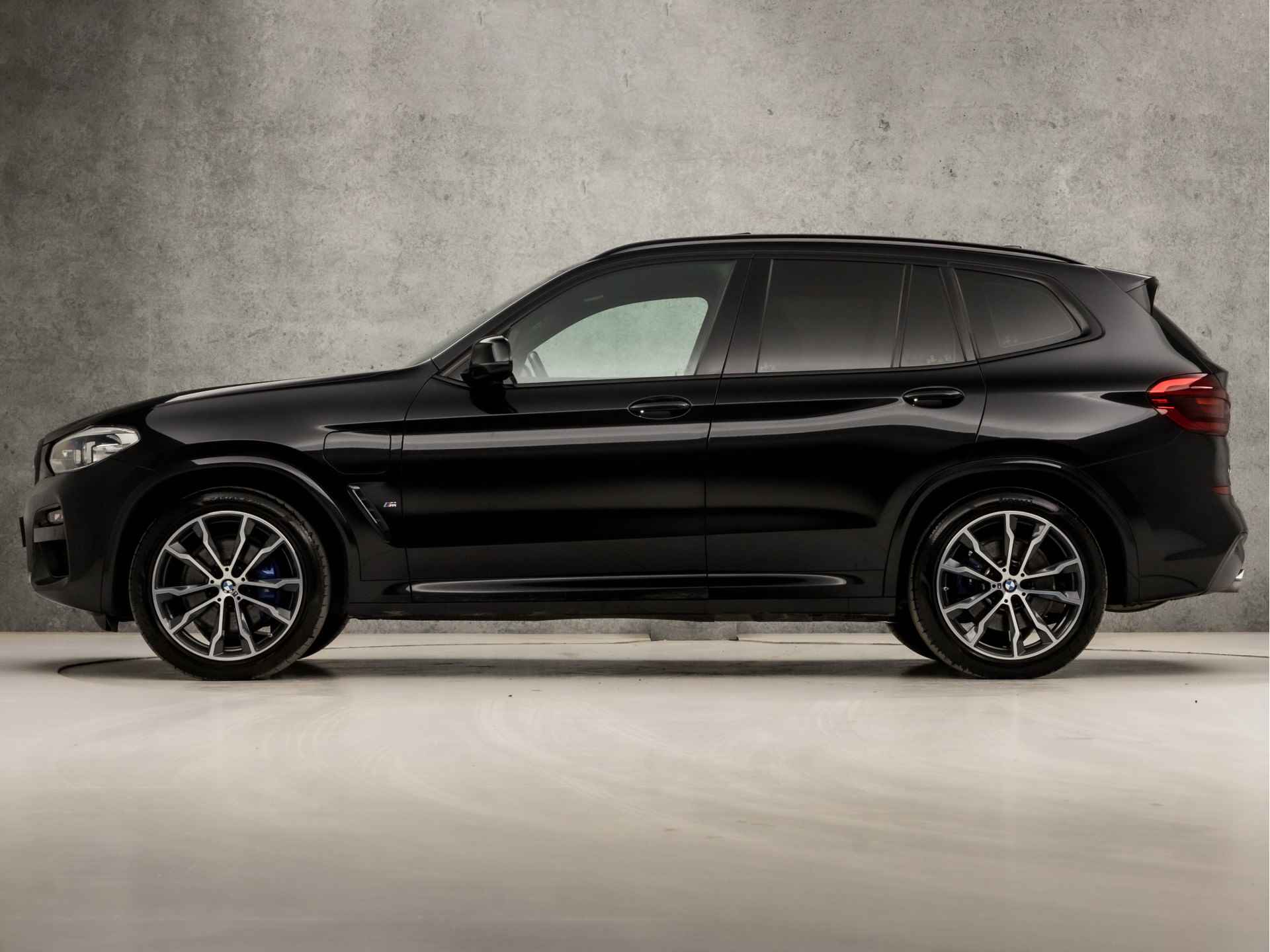 BMW X3 xDrive30e M Sport High Executive 293Pk Automaat (PANORAMADAK, M PAKKET, APPLE CARPLAY, GROOT NAVI, SFEERVERLICHTING, CAMERA, LEDER, SPORTSTOELEN, DAB+, M SPORTREMMEN, ELEK ACHTERKLEP, NIEUWSTAAT) - 2/51