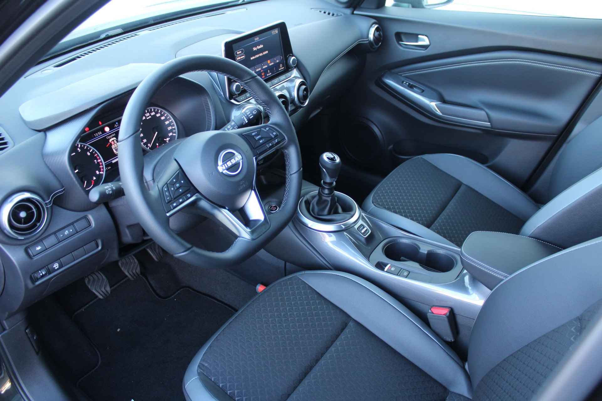 Nissan Juke 1.0 DIG-T 114 N-Design / Navigatie + Apple Carplay/Android Auto / Climate Control / Cruise Control / Achteruitrijcamera / Keyless Entry & Start / - 18/41