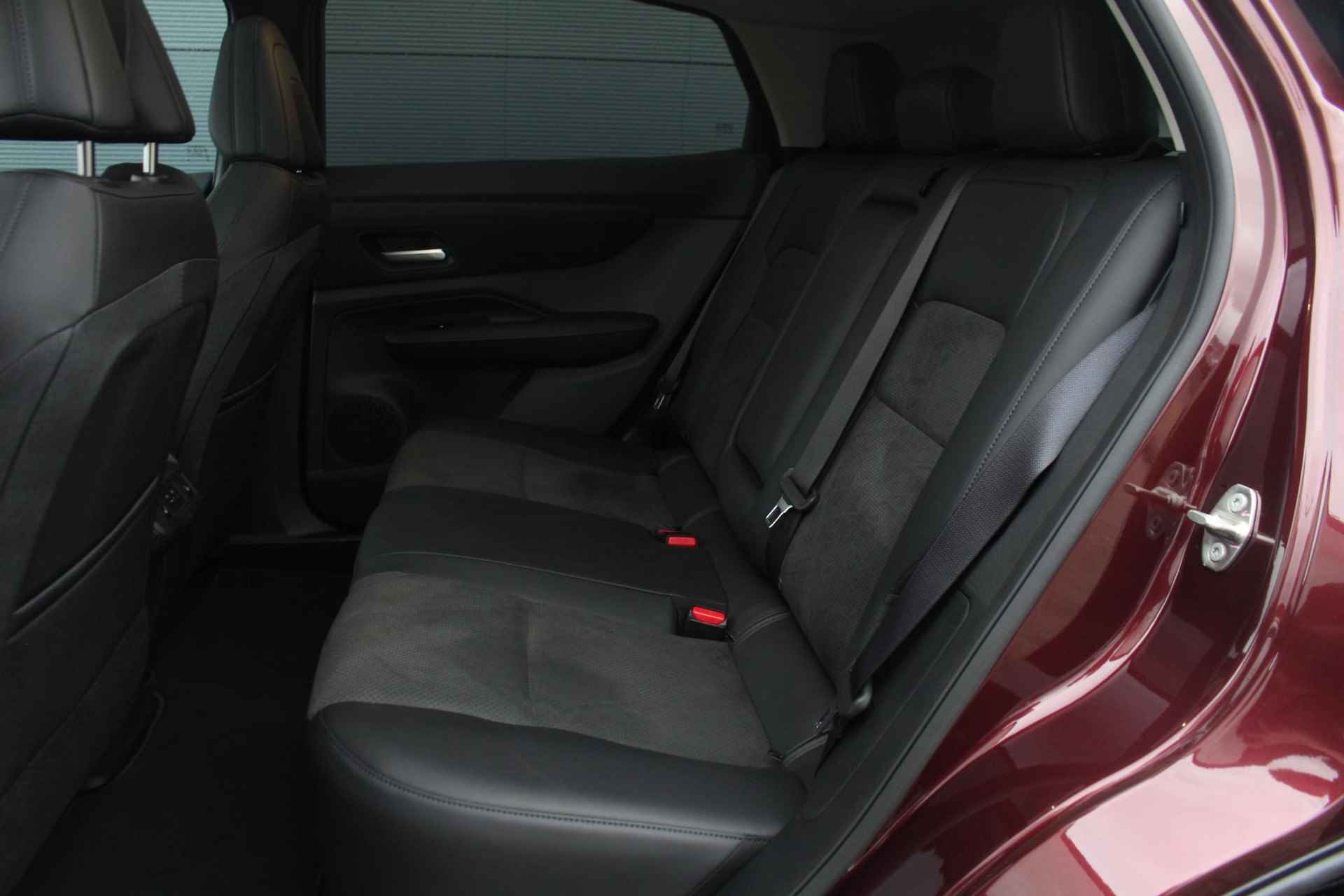 Nissan Ariya Evolve 91 kWh 240pk | Bose Audio | Draadloze Apple Carplay & Android Auto | Afneembare Trekhaak | Elektrisch Verstelbare Stoelen | Stoel/Stuurwiel Verwarming | Nieuw! - 22/42