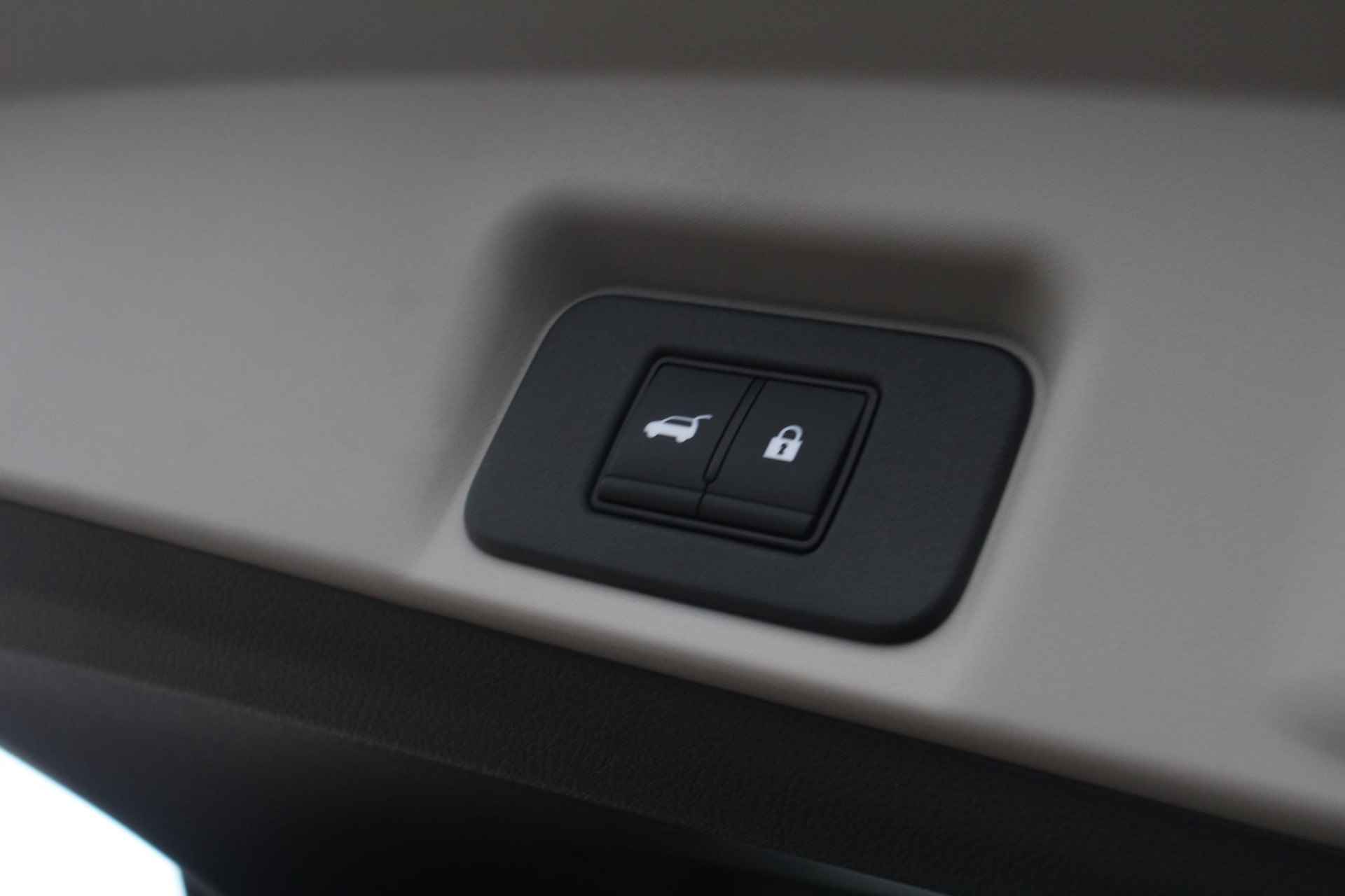 Nissan Ariya Evolve 91 kWh 240pk | Bose Audio | Draadloze Apple Carplay & Android Auto | Afneembare Trekhaak | Elektrisch Verstelbare Stoelen | Stoel/Stuurwiel Verwarming | Nieuw! - 25/42