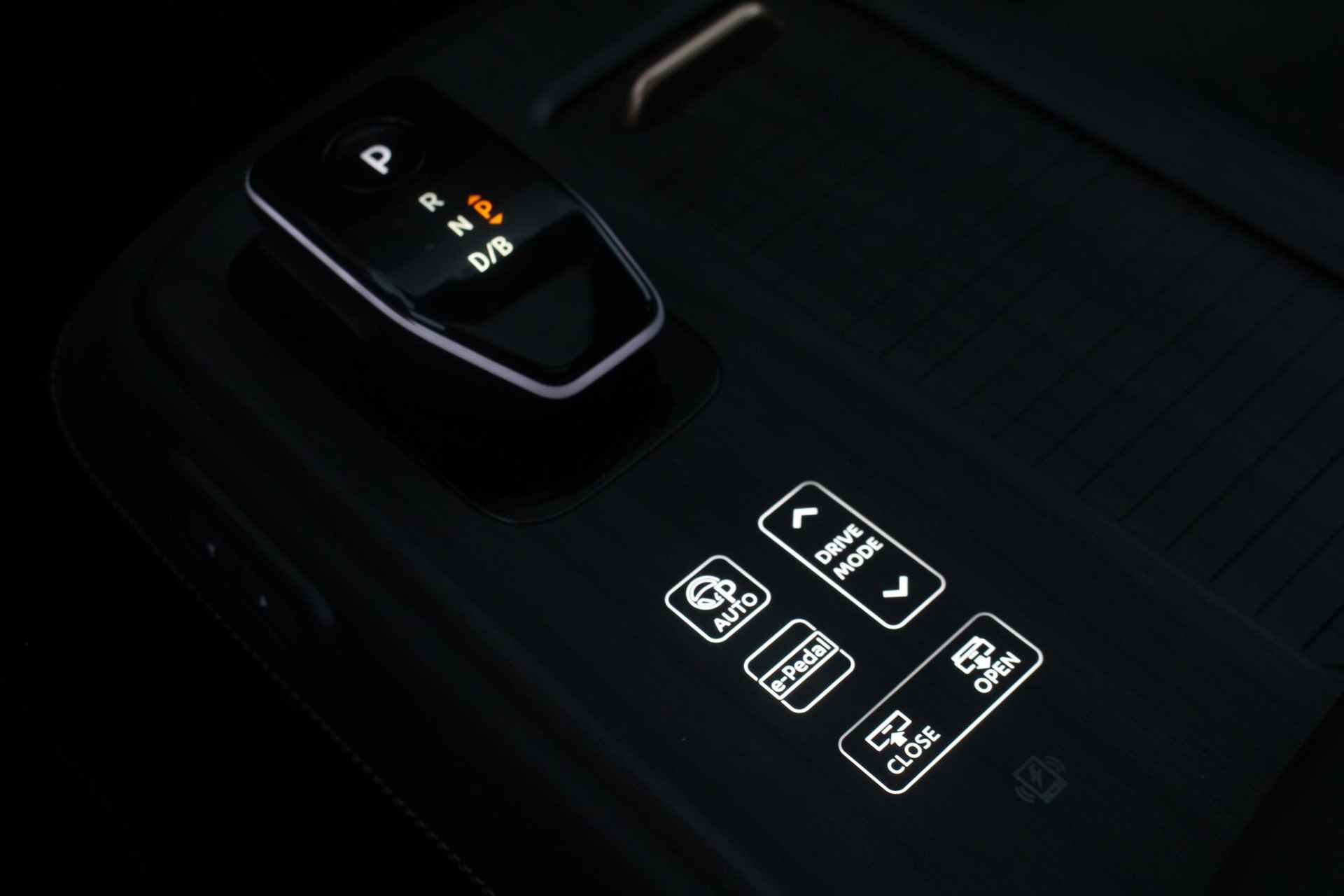 Nissan Ariya Evolve 91 kWh 240pk | Bose Audio | Draadloze Apple Carplay & Android Auto | Afneembare Trekhaak | Elektrisch Verstelbare Stoelen | Stoel/Stuurwiel Verwarming | Nieuw! - 31/42